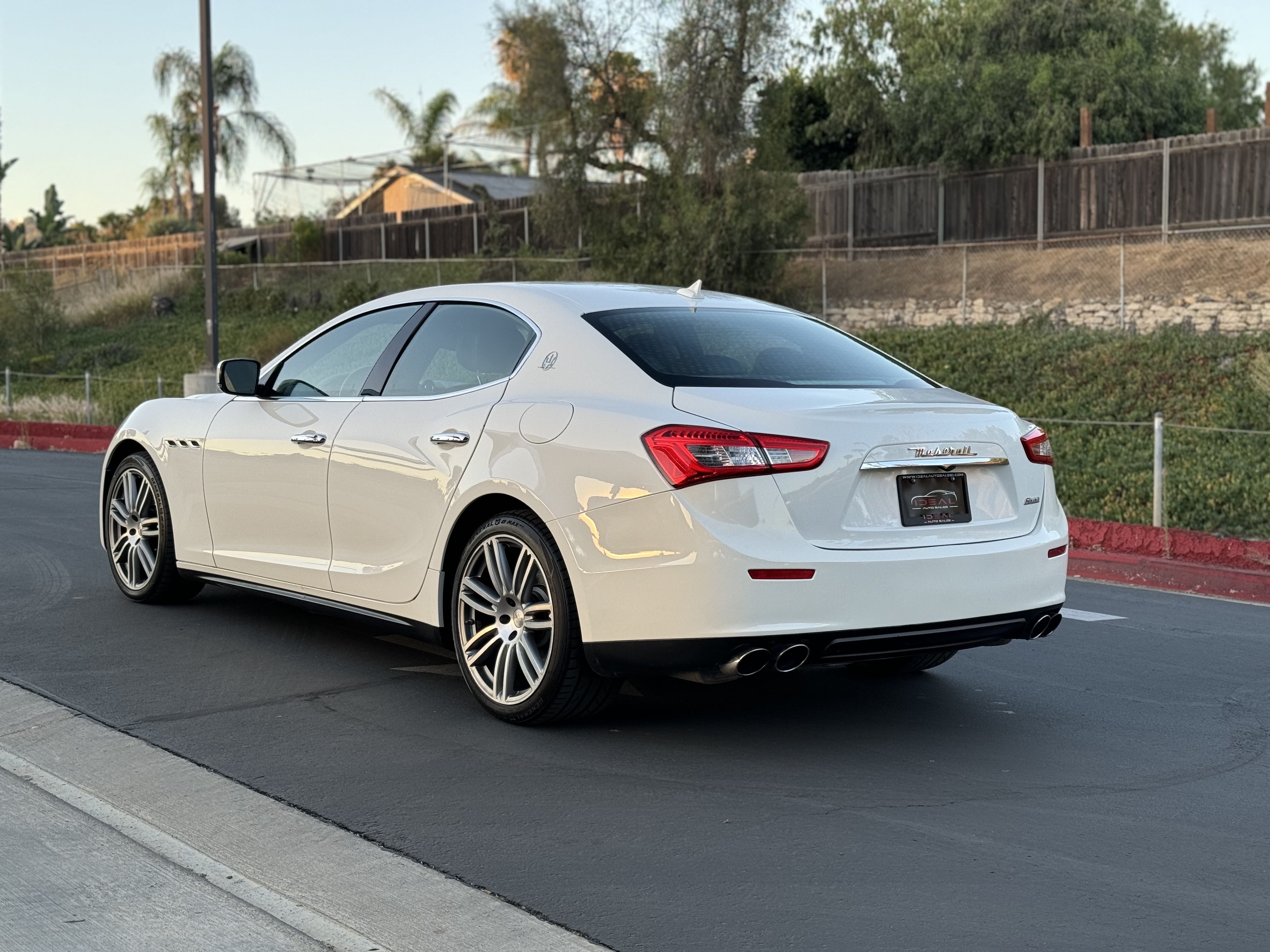 2016 Maserati Ghibli vin: ZAM57XSA1G1184400