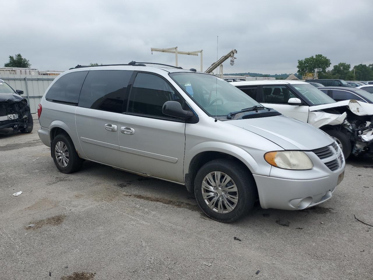 2005 Dodge Grand Caravan Sxt VIN: 2D4GP44L15R303309 Lot: 61673044