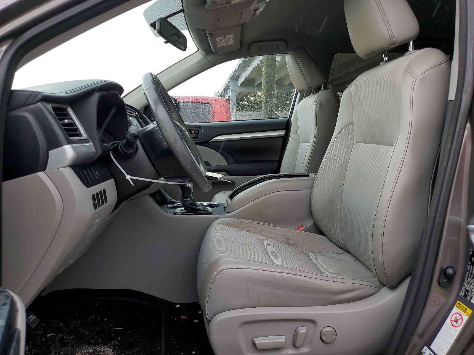 5TDBKRFH8GS338161 2016 Toyota Highlander Le