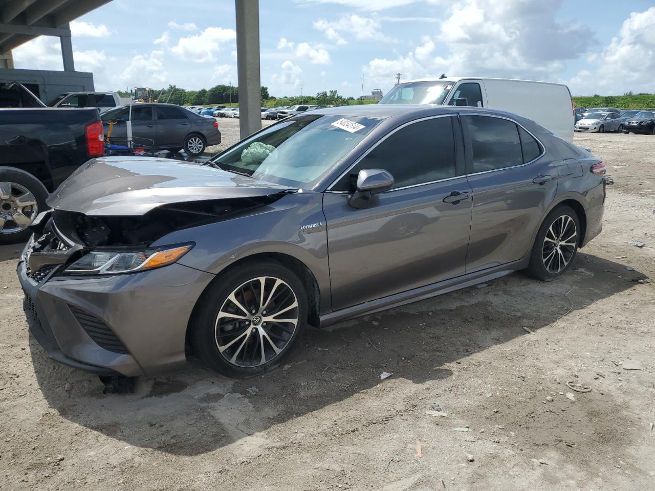 4T1B21HK4JU507567 2018 TOYOTA CAMRY - Image 1