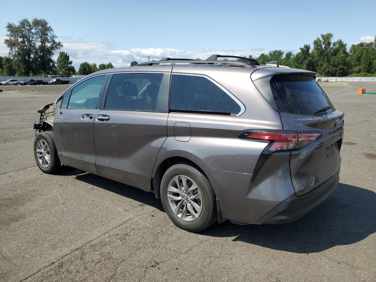 5TDYRKEC6NS091450 2022 TOYOTA SIENNA - Image 2