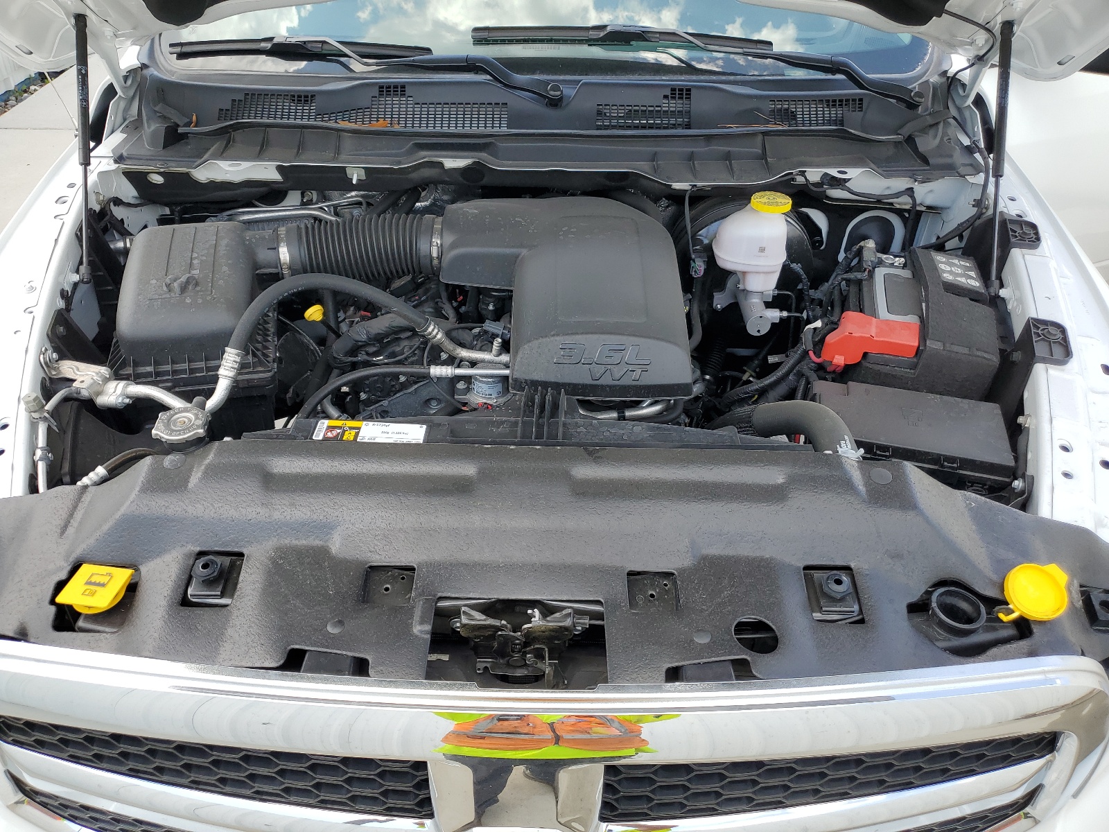 1C6RR6GG3RS127921 2024 Ram 1500 Classic Slt