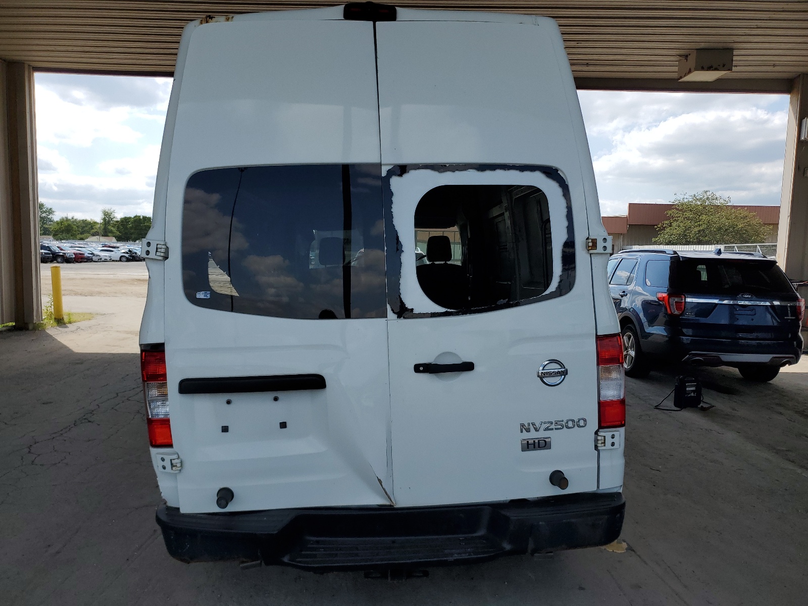 1N6AF0LY3EN101318 2014 Nissan Nv 2500