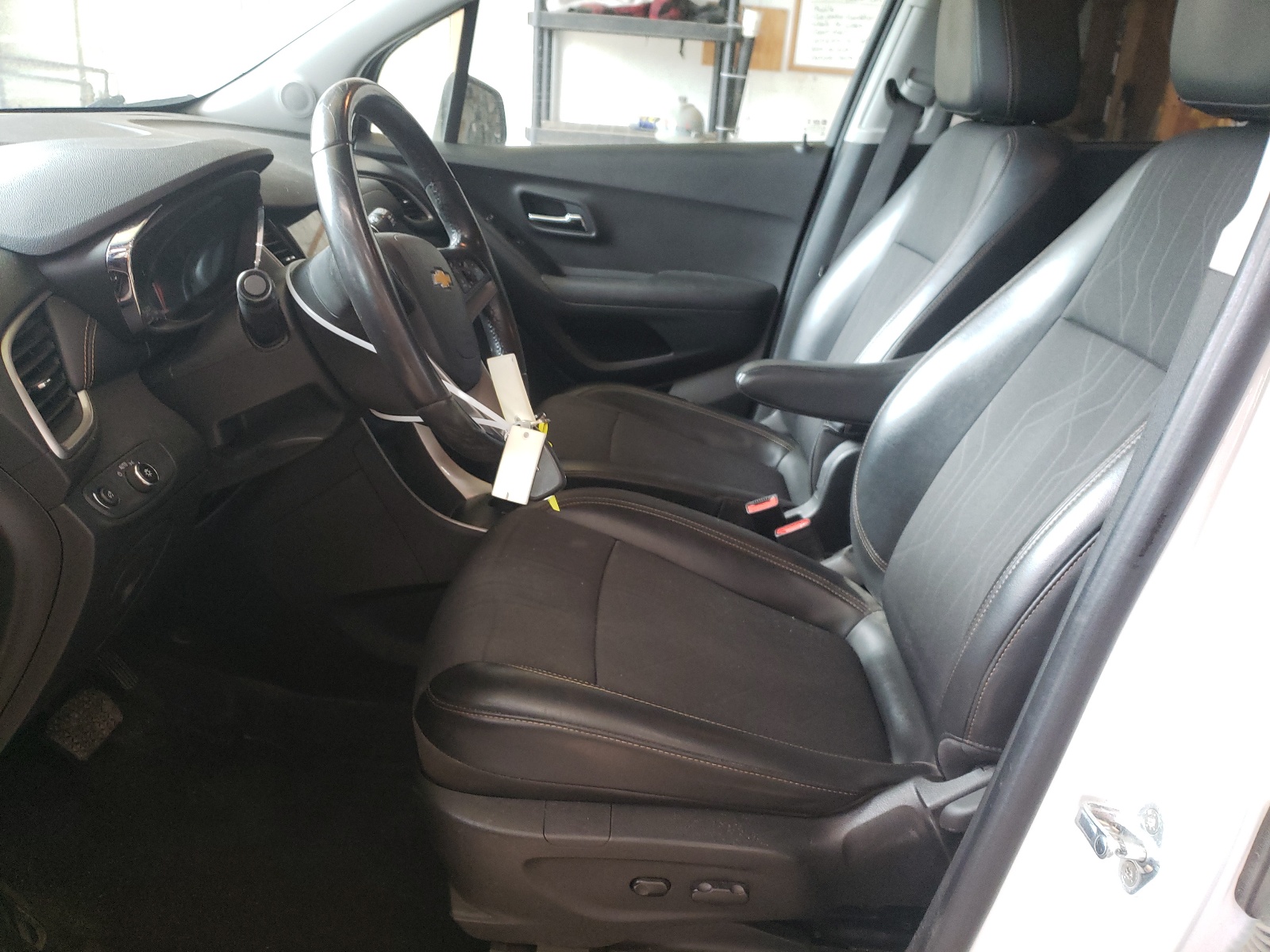 KL7CJLSB5KB963975 2019 Chevrolet Trax 1Lt