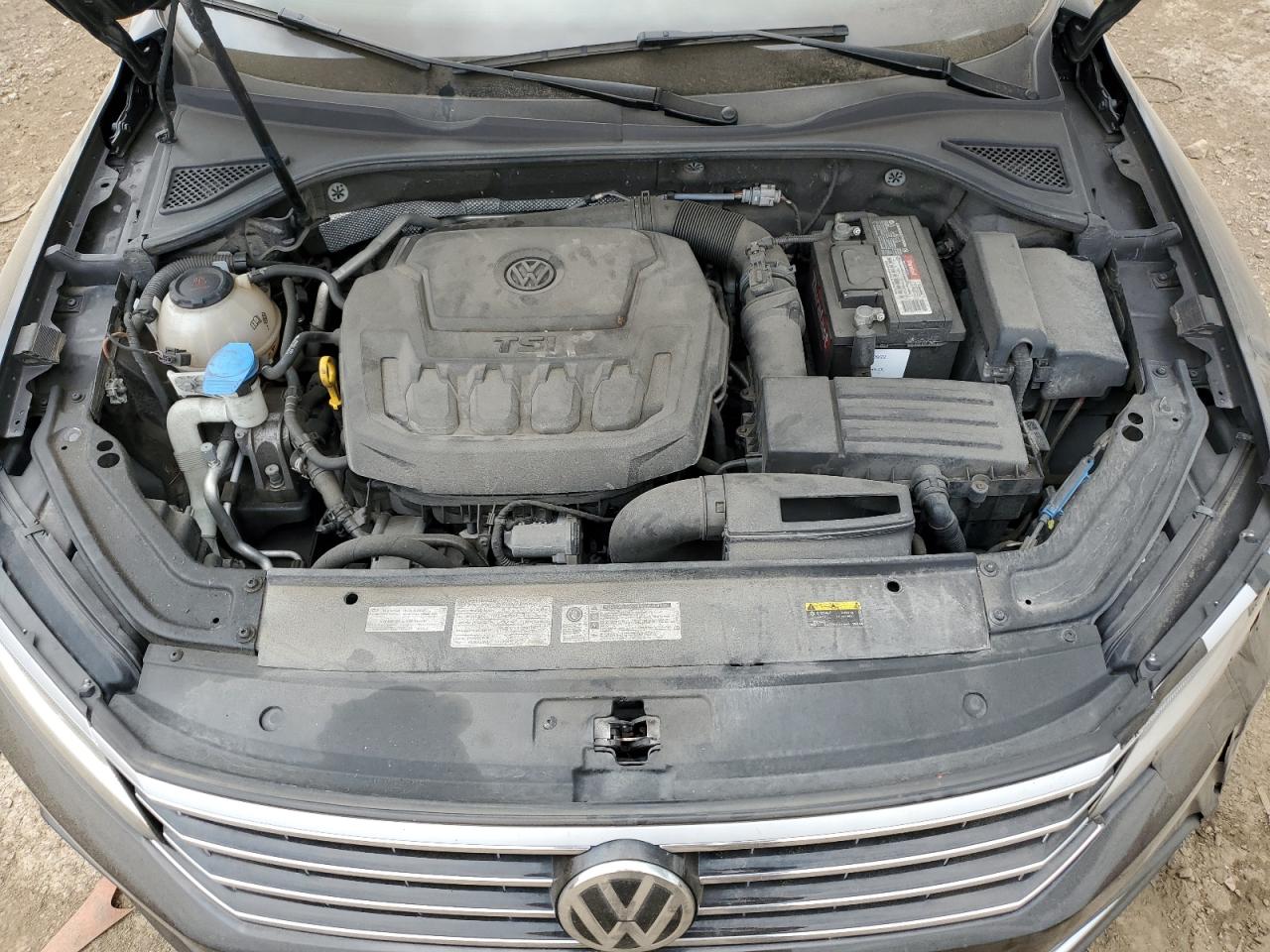 1VWBA7A3XJC040638 2018 Volkswagen Passat Se