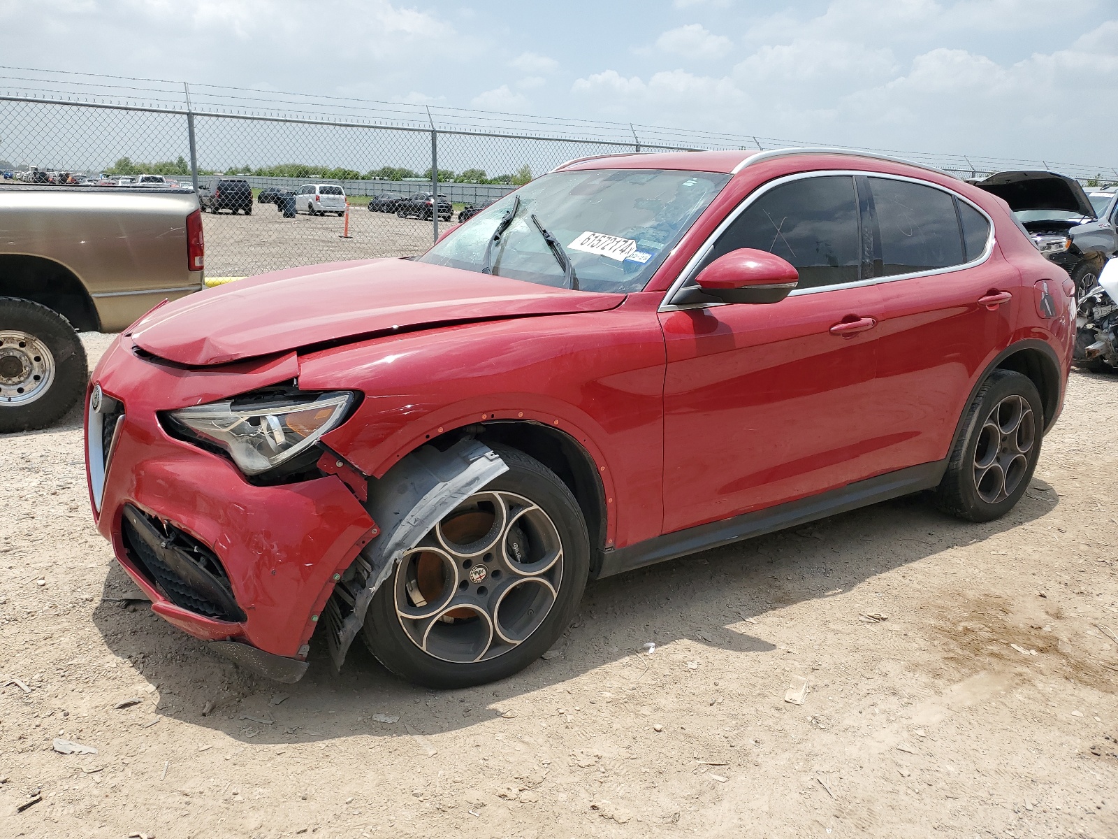 2018 Alfa Romeo Stelvio vin: ZASFAKAN2J7B70115