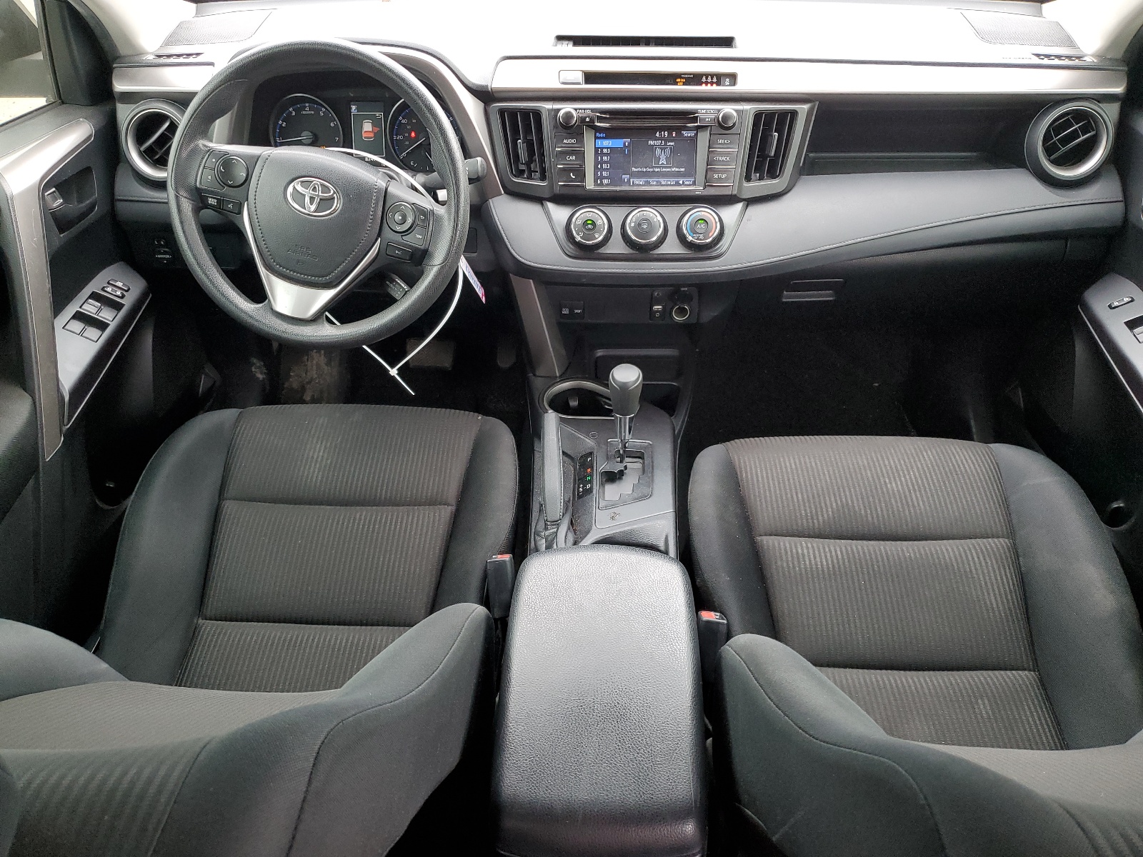 JTMZFREV2JJ158012 2018 Toyota Rav4 Le