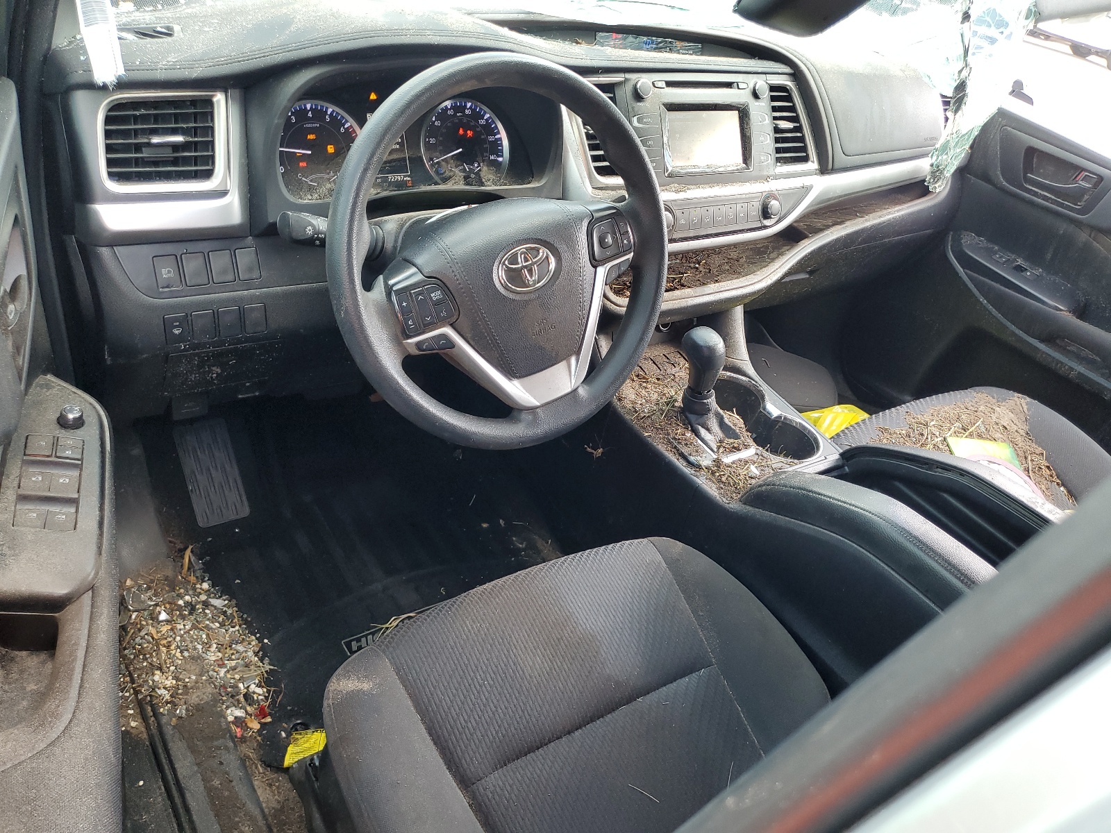 5TDZARFH3KS058819 2019 Toyota Highlander Le