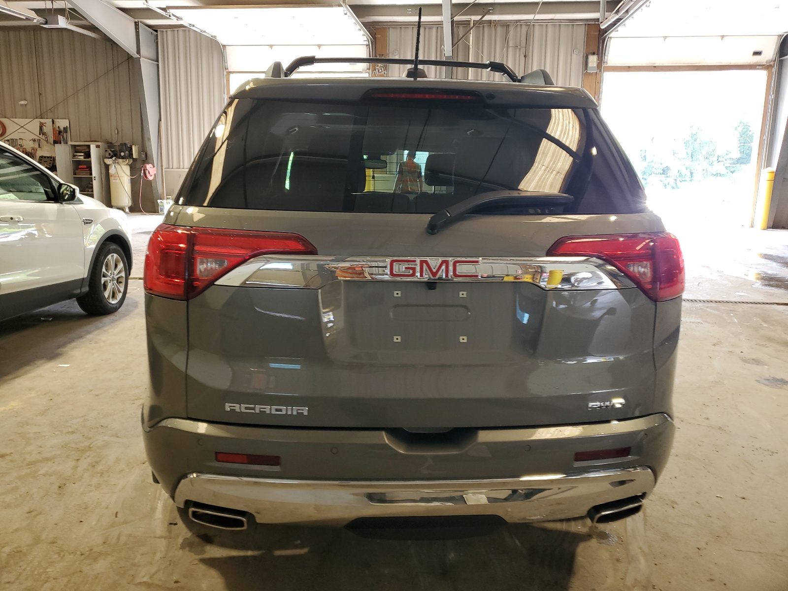 1GKKNXLS2JZ103762 2018 GMC Acadia Denali