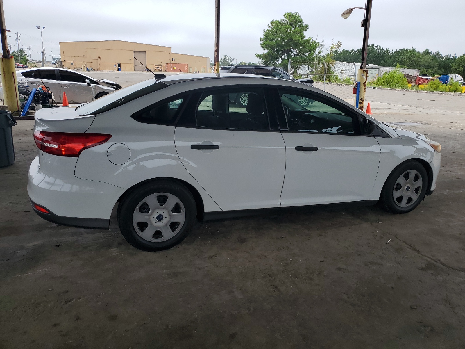 2016 Ford Focus S vin: 1FADP3E29GL256757