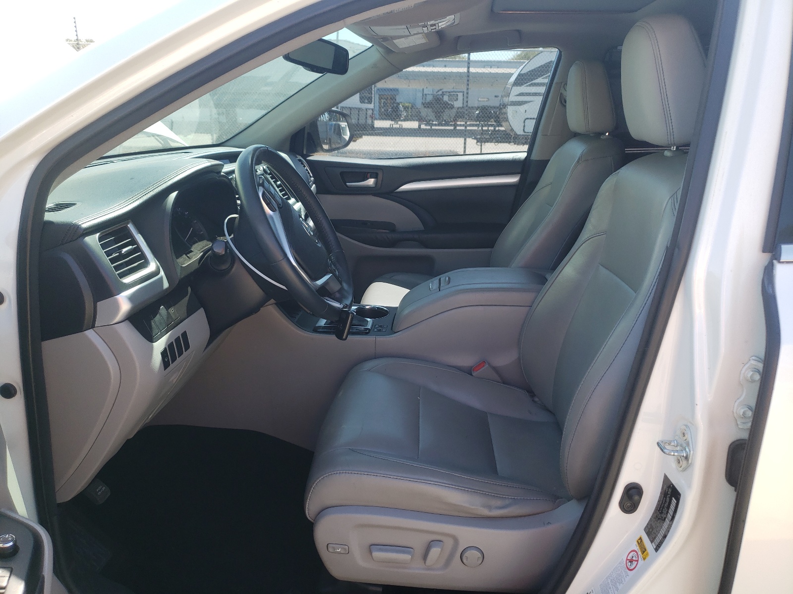 5TDKKRFH6GS139318 2016 Toyota Highlander Xle