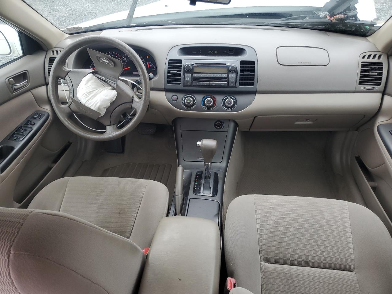 2005 Toyota Camry Le VIN: 4T1BE30K55U555812 Lot: 61805854