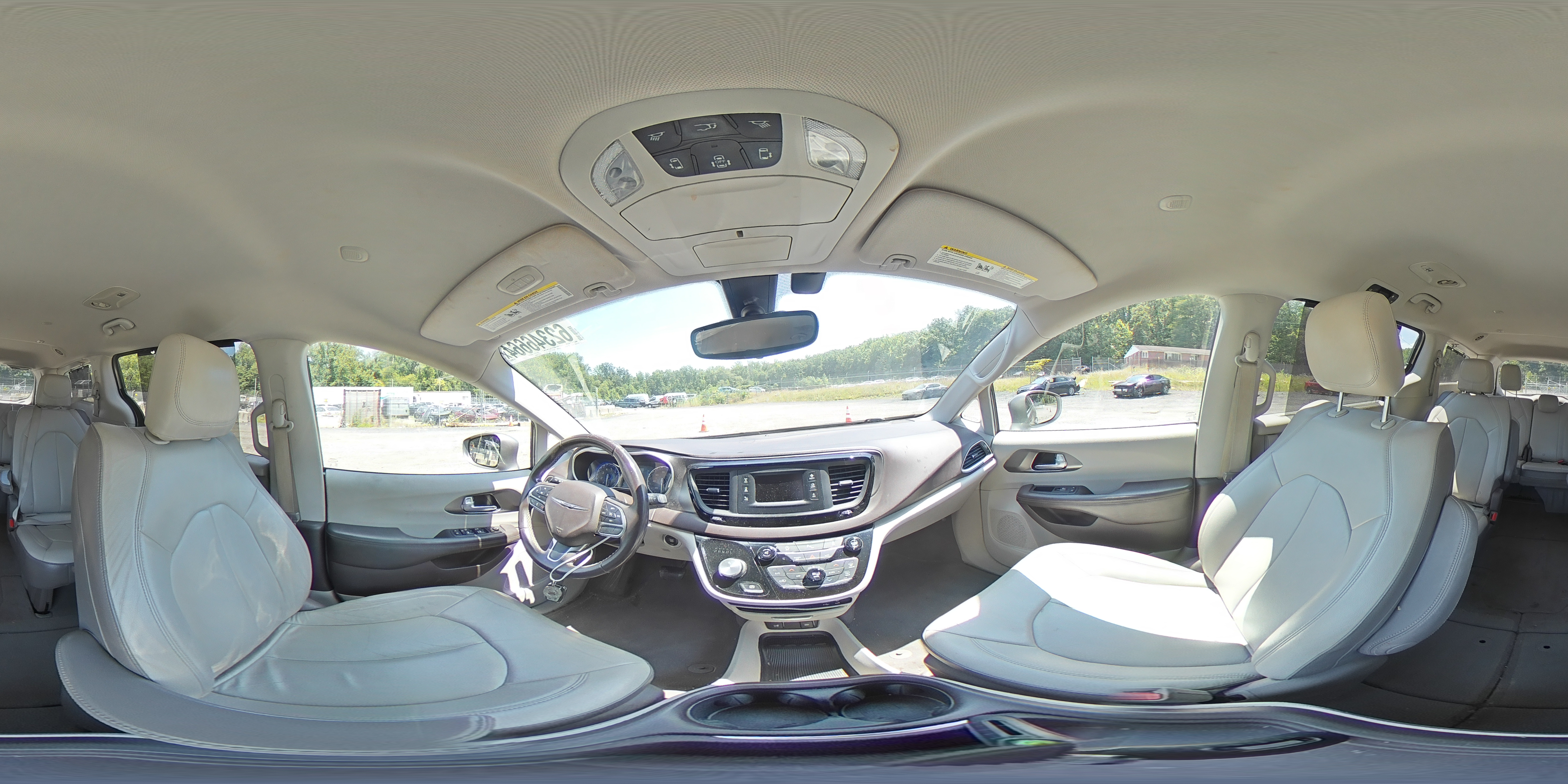 2017 Chrysler Pacifica - Image 13