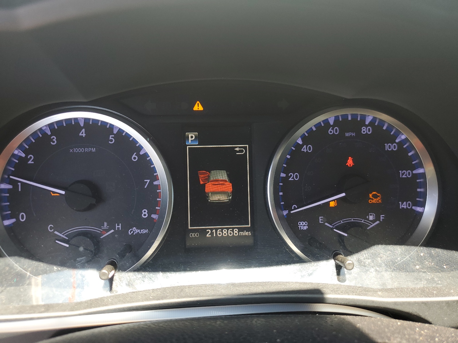 5TDZZRFH3JS260597 2018 Toyota Highlander Le