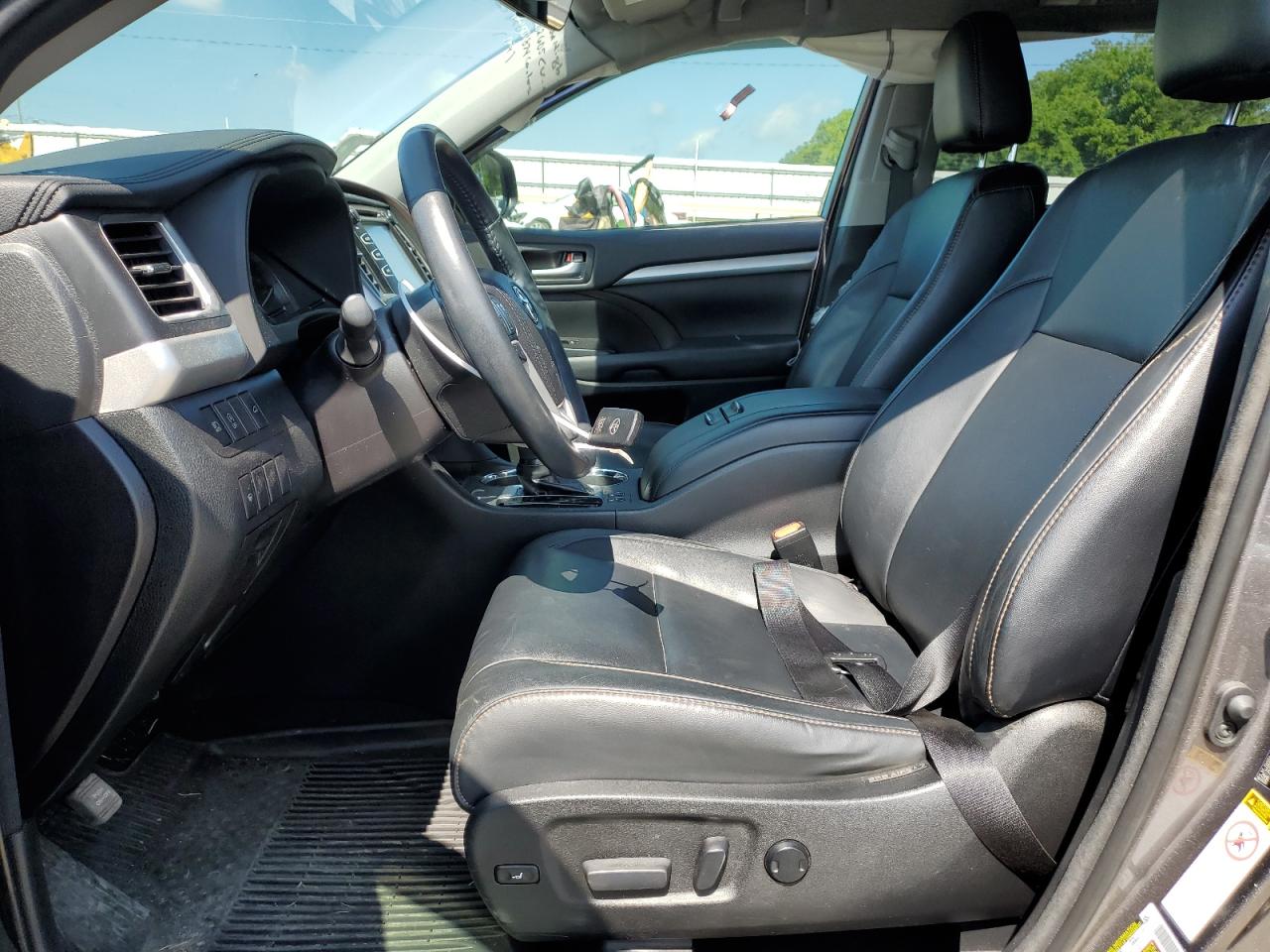 2018 Toyota Highlander Se VIN: 5TDJZRFHXJS862605 Lot: 61648784