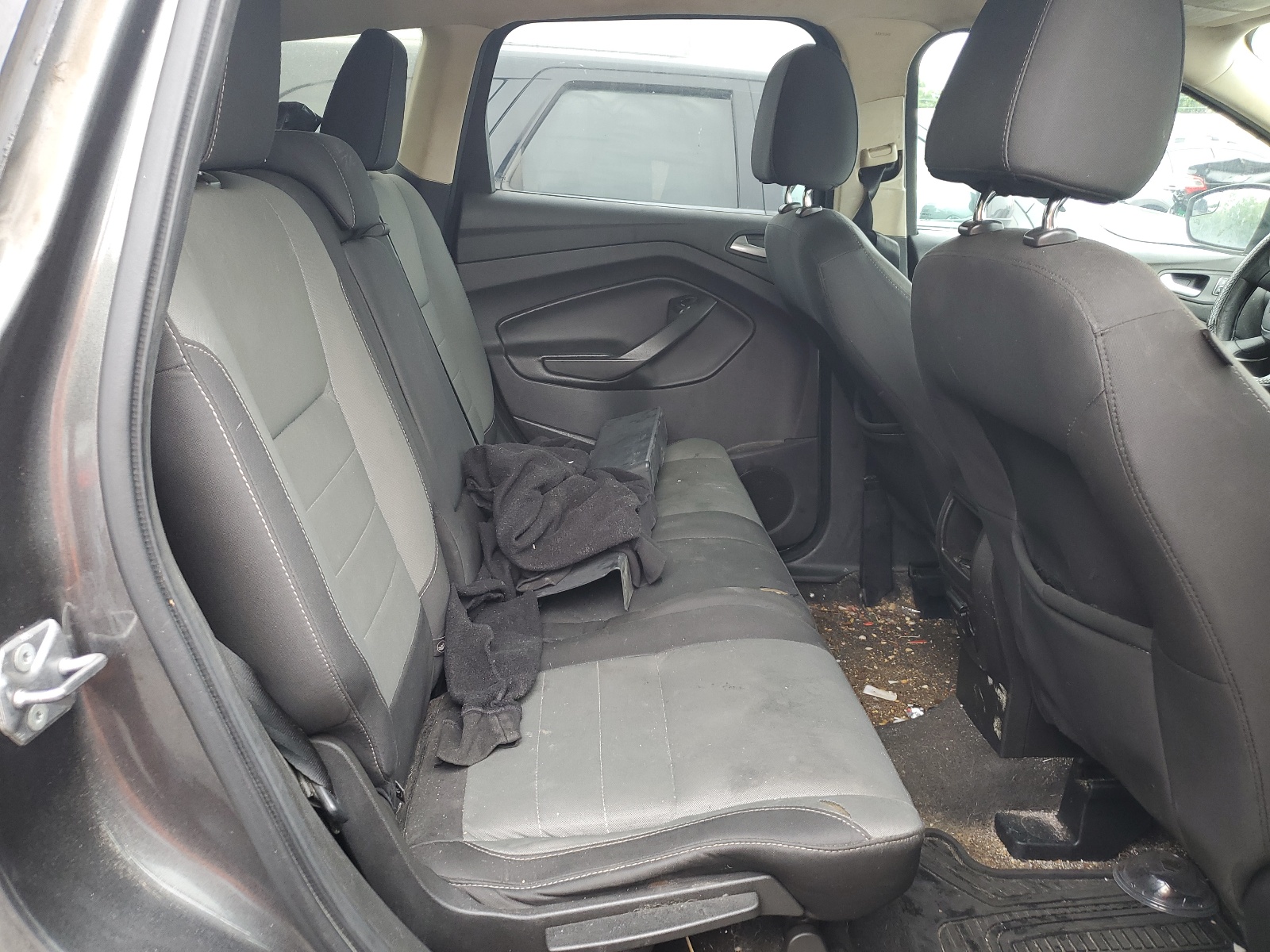 1FMCU0G9XGUC04387 2016 Ford Escape Se