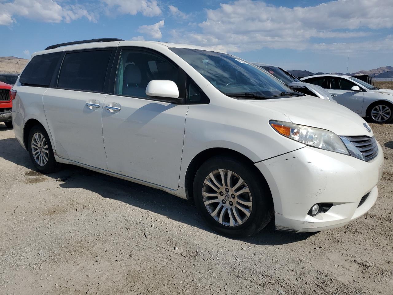 2017 Toyota Sienna Xle VIN: 5TDYZ3DC7HS828991 Lot: 63151954