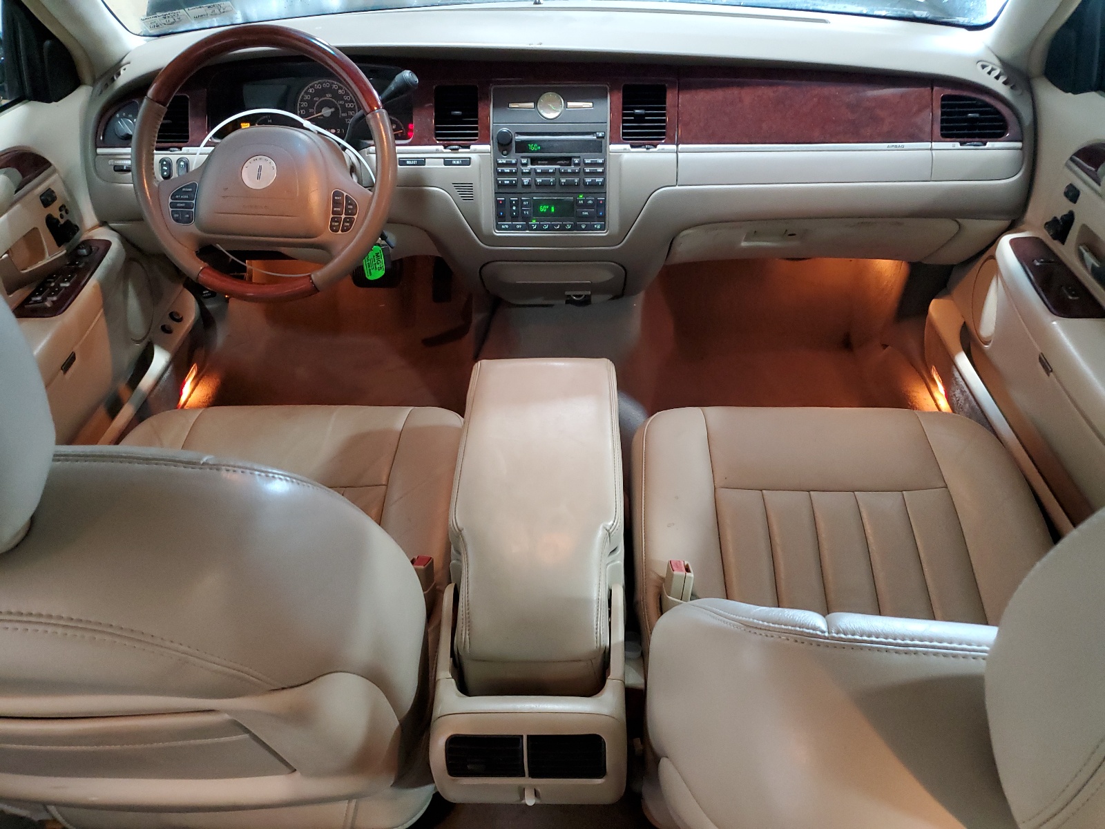 1LNHM82W23Y684607 2003 Lincoln Town Car Signature