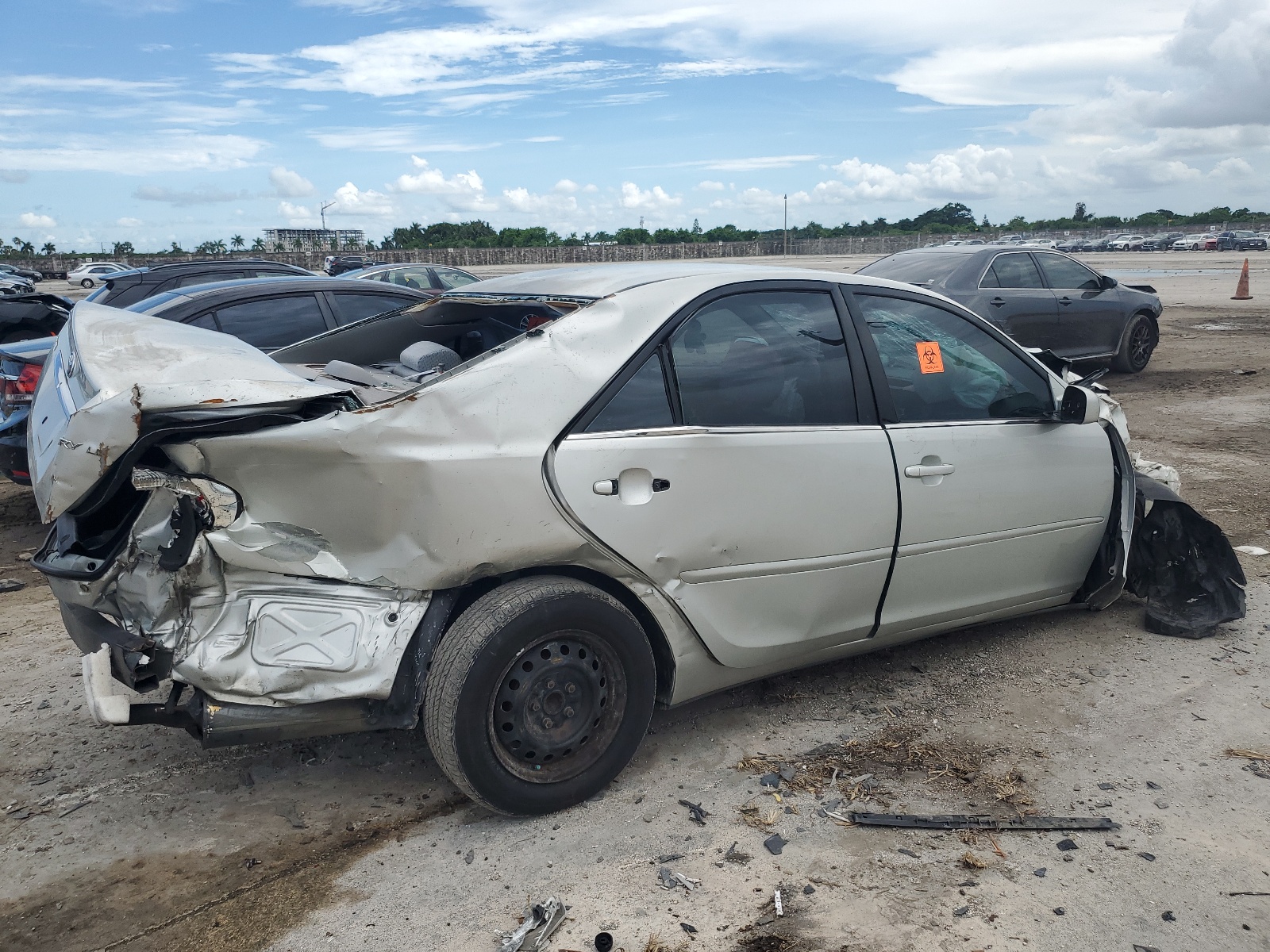 4T1BE32K74U880859 2004 Toyota Camry Le