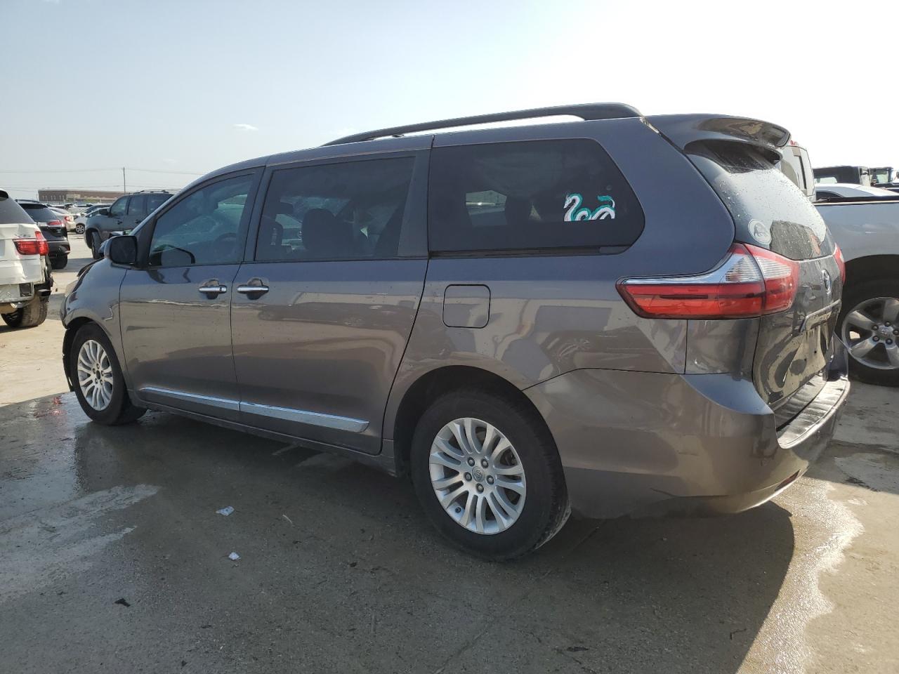 5TDYK3DC0FS675887 2015 TOYOTA SIENNA - Image 2