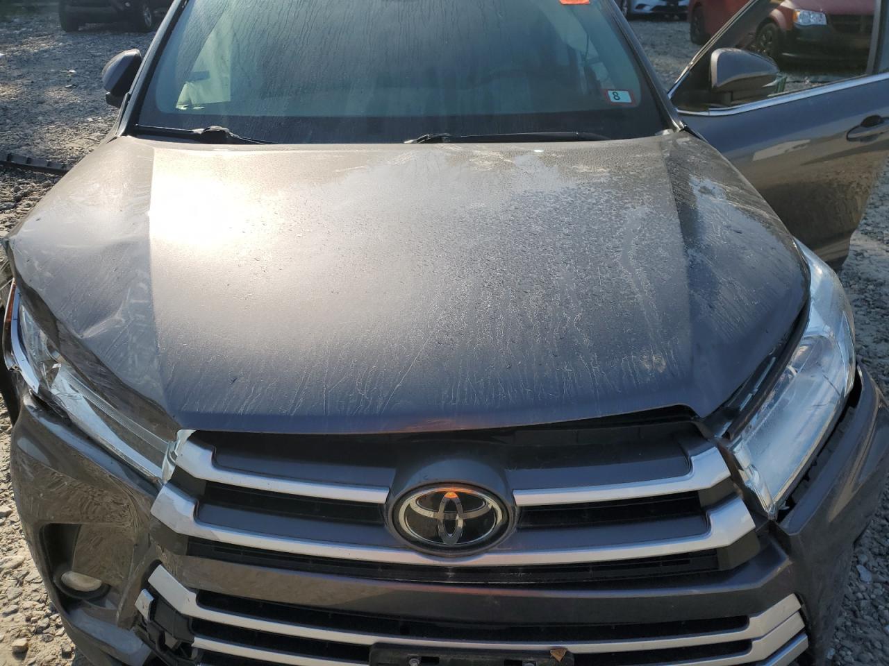 5TDJZRFH3JS524091 2018 Toyota Highlander Se