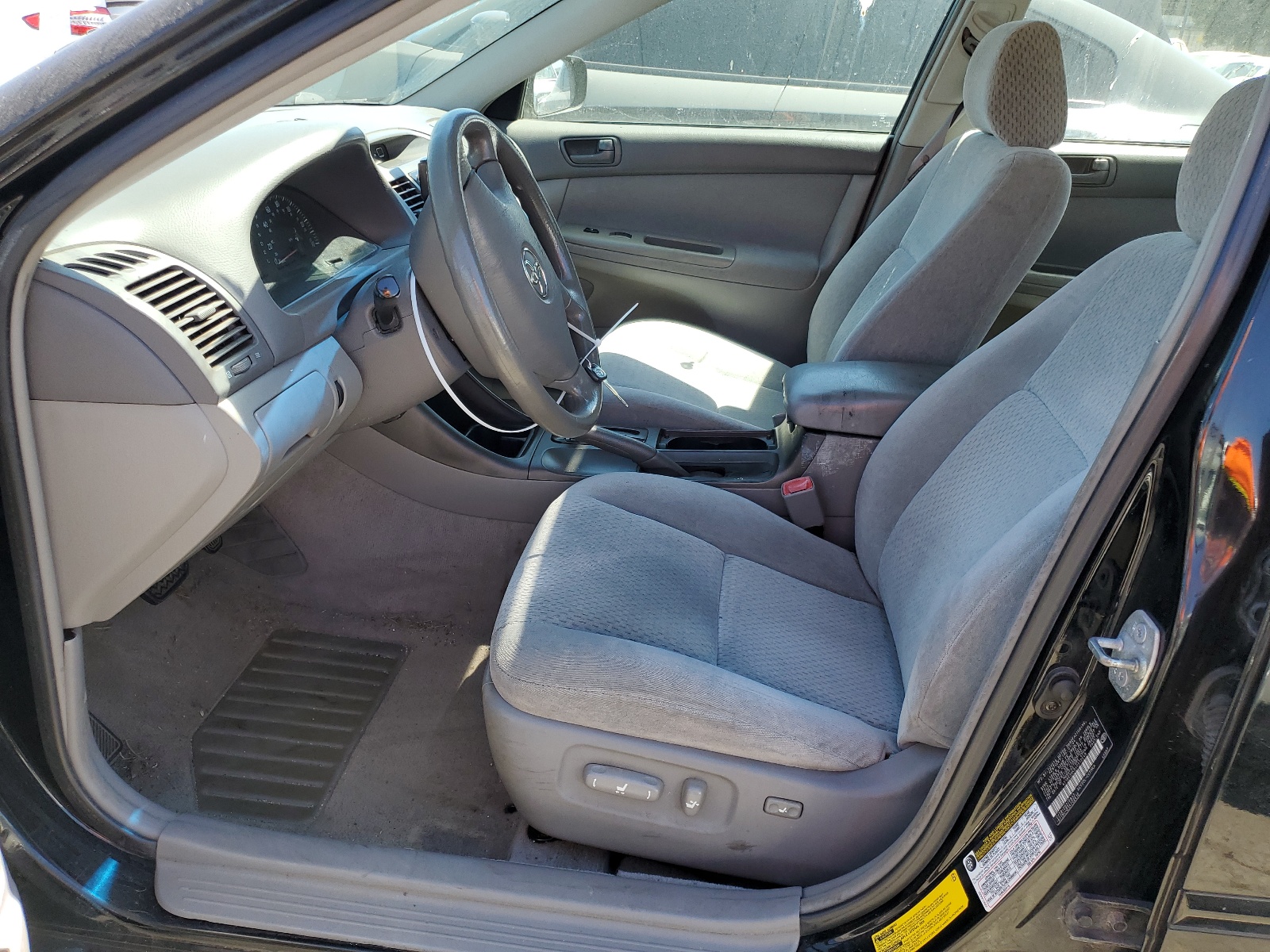 4T1BE30K94U312549 2004 Toyota Camry Le