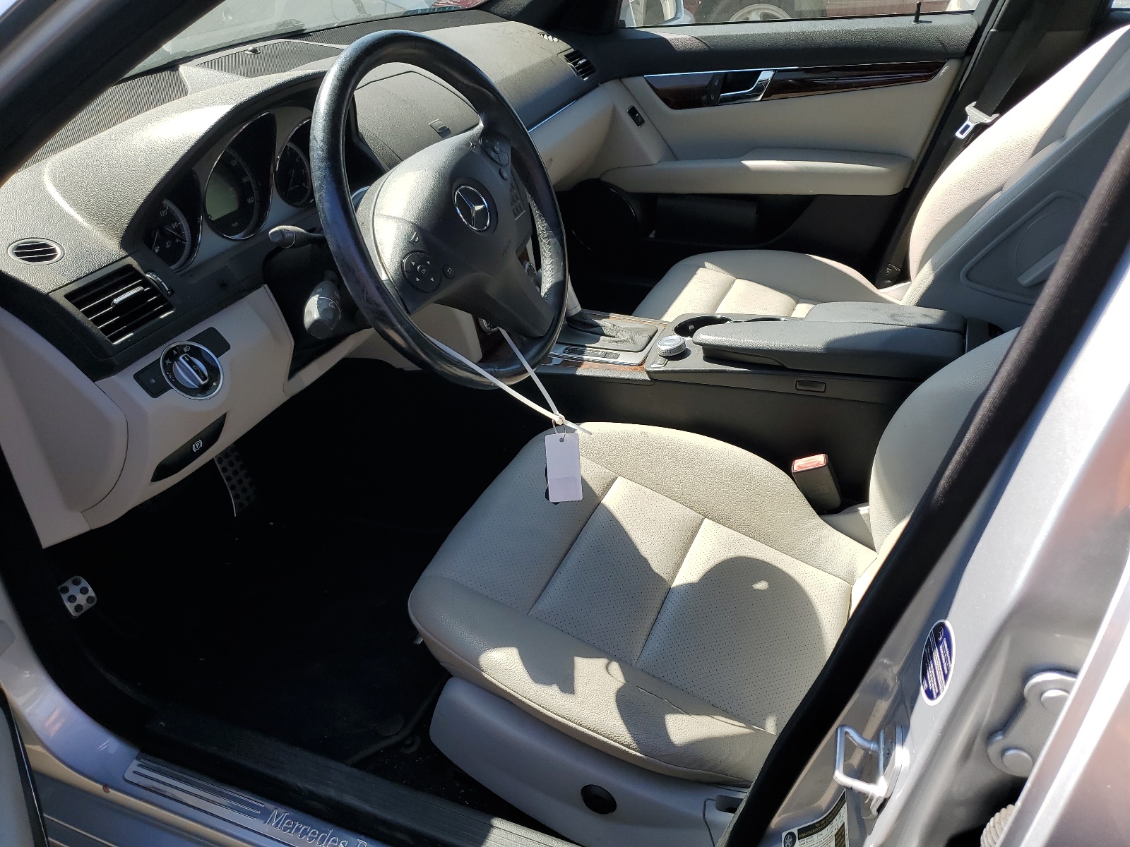 WDDGF5EB8BR162144 2011 Mercedes-Benz C 300