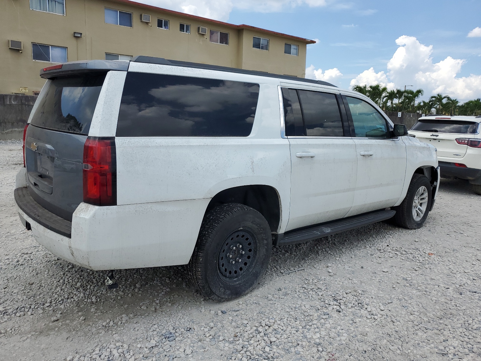 2017 Chevrolet Suburban C1500 Ls vin: 1GNSCGEC6HR238901