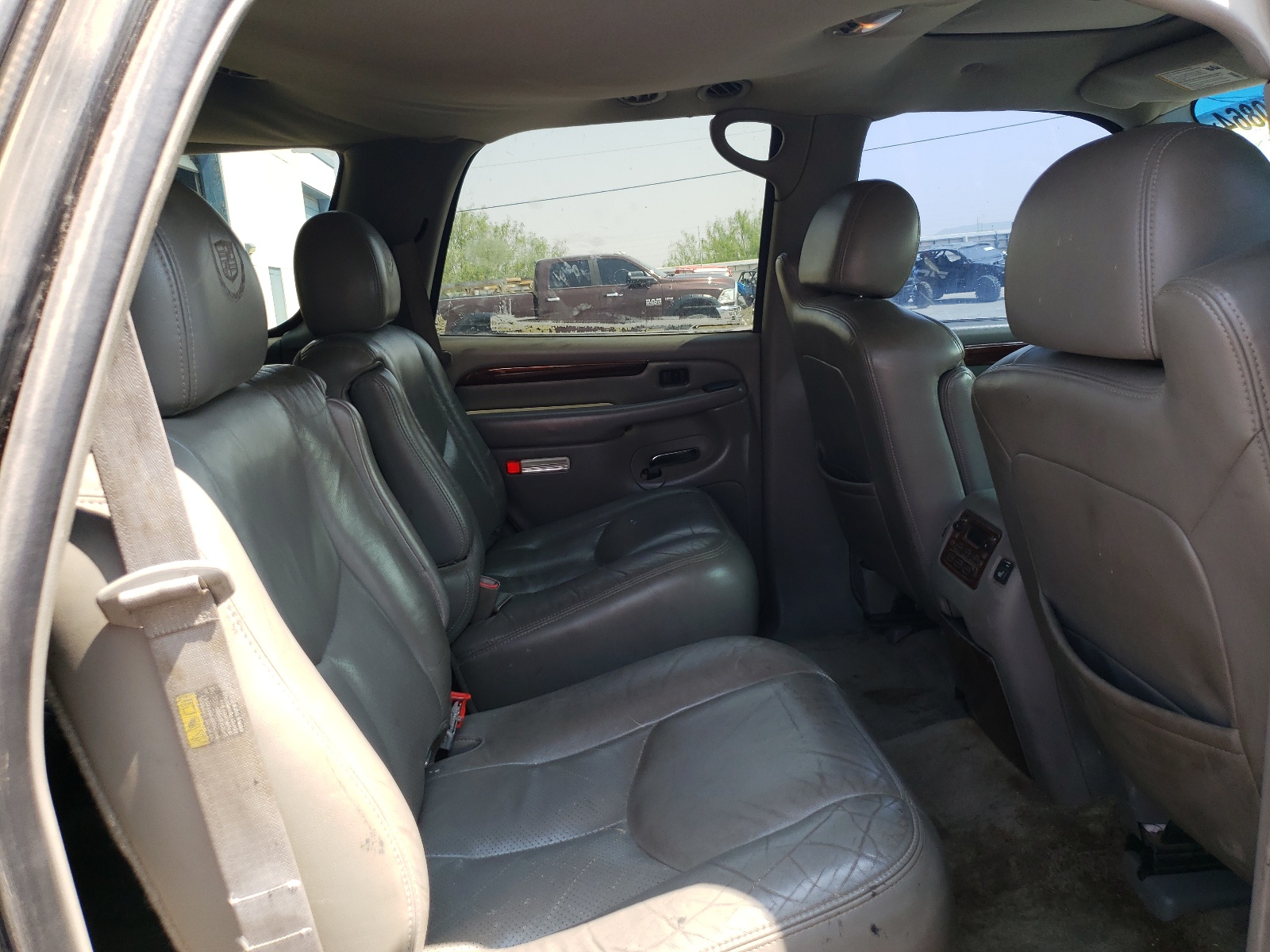 1GYEK63NX3R242881 2003 Cadillac Escalade Luxury