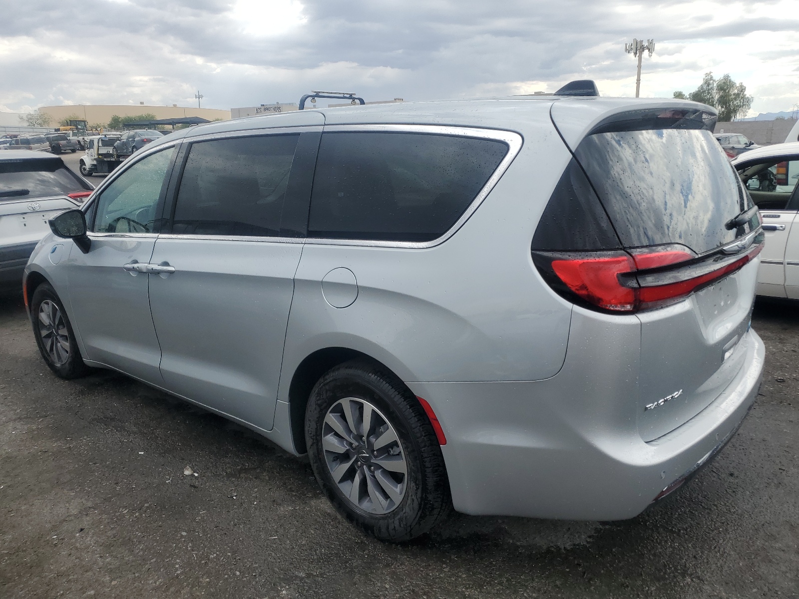 2024 Chrysler Pacifica Hybrid Select vin: 2C4RC1S73RR150184