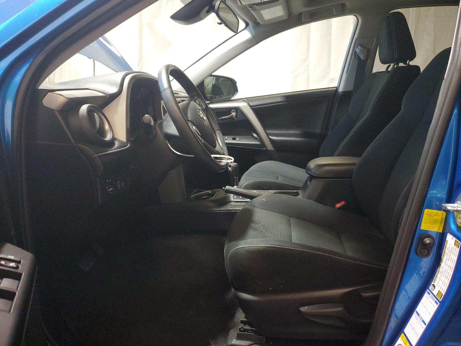 2T3RFREV4HW675419 2017 Toyota Rav4 Xle