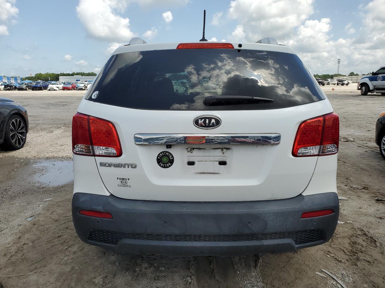 2011 Kia Sorento Base VIN: 5XYKT4A15BG050582 Lot: 64189144