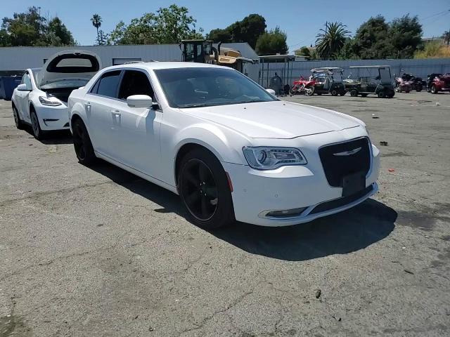 2015 Chrysler 300 Limited VIN: 2C3CCAAG6FH781167 Lot: 64048824