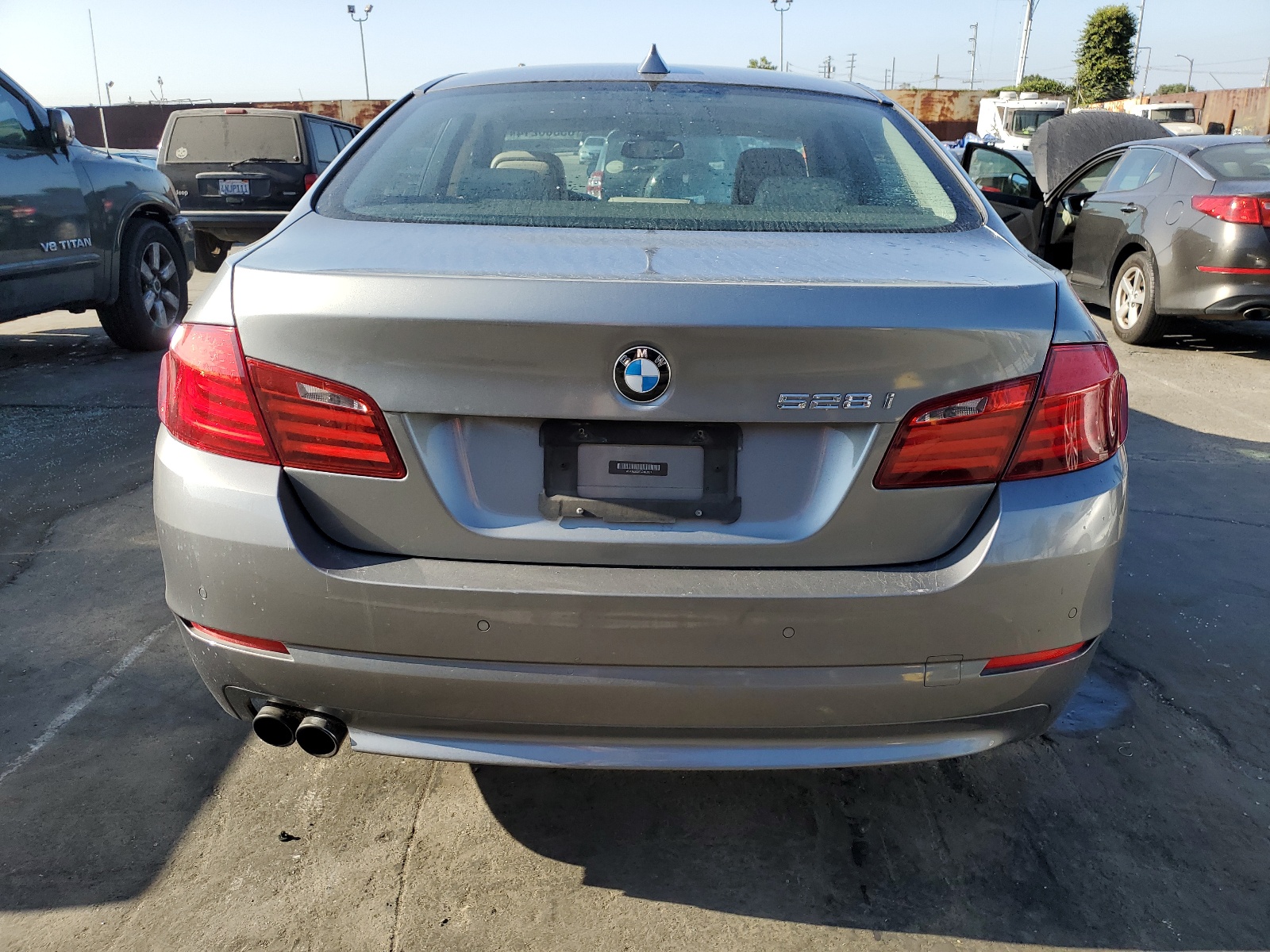 2012 BMW 528 I vin: WBAXG5C57CDX03507