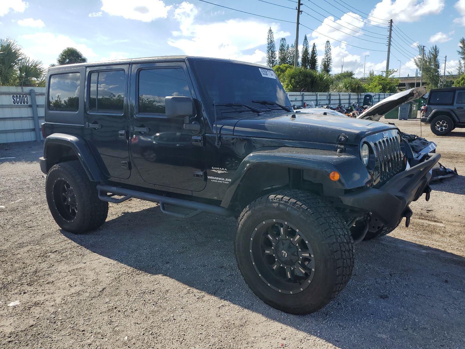 1C4HJWEG8DL550351 2013 Jeep Wrangler Unlimited Sahara