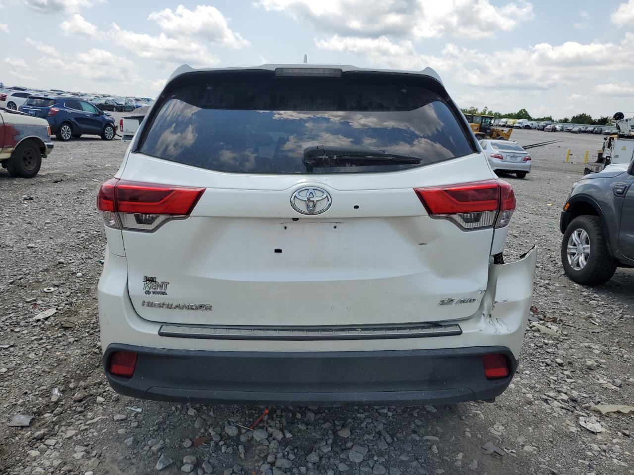 5TDJZRFH1HS470896 2017 Toyota Highlander Se