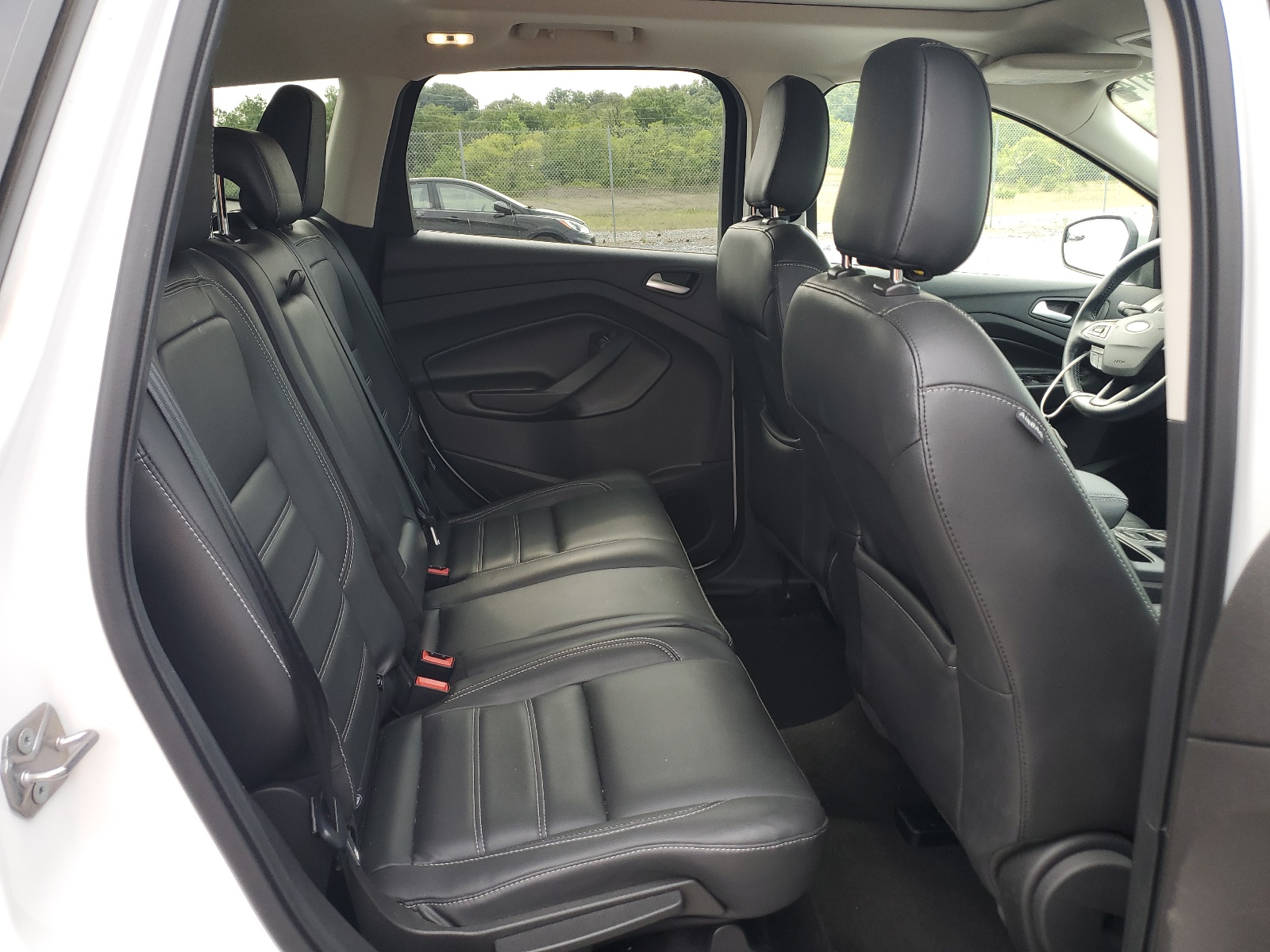 1FMCU0HDXKUB75646 2019 Ford Escape Sel