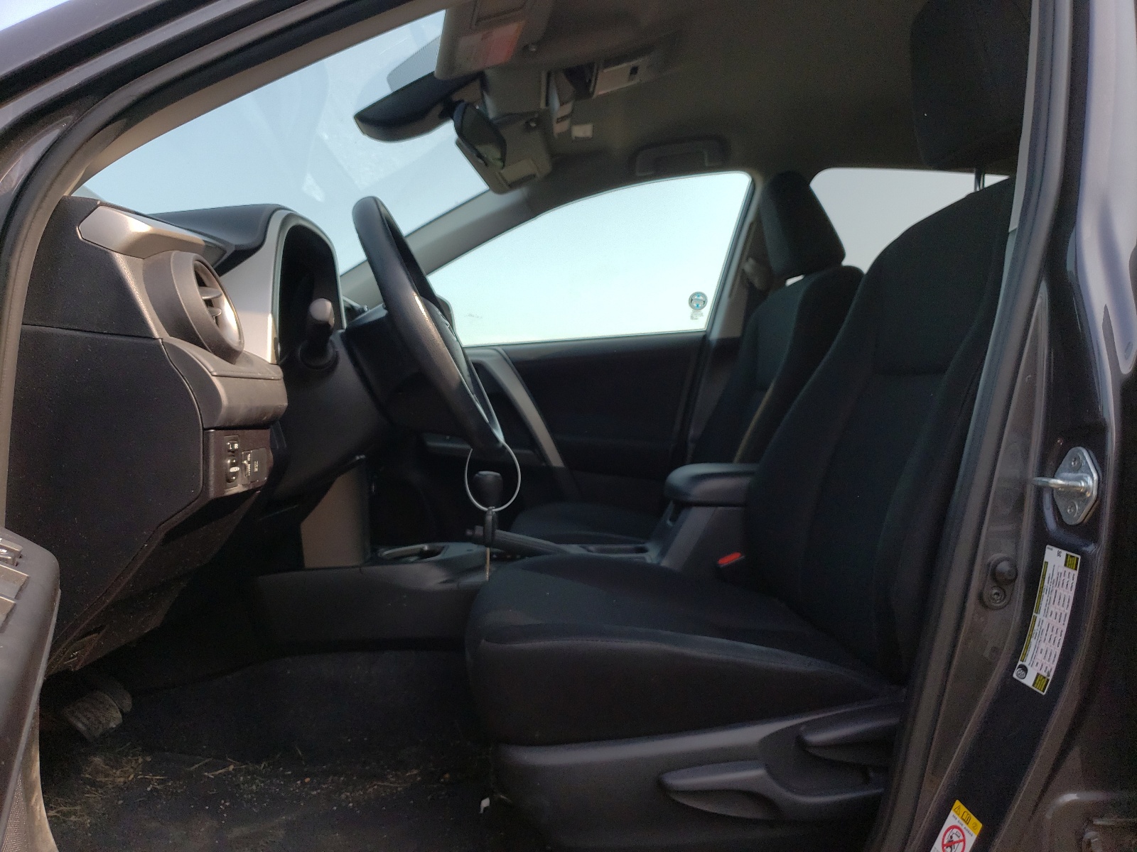 2T3ZFREV9HW366352 2017 Toyota Rav4 Le