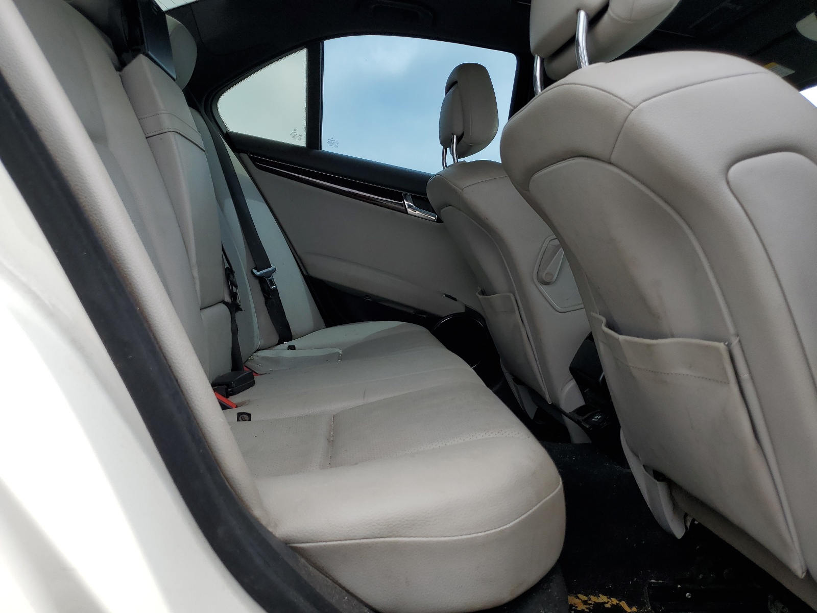 WDDGF8BB1AF437570 2010 Mercedes-Benz C 300 4Matic