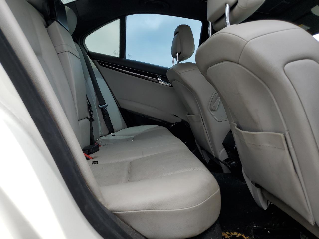 2010 Mercedes-Benz C 300 4Matic VIN: WDDGF8BB1AF437570 Lot: 61749024