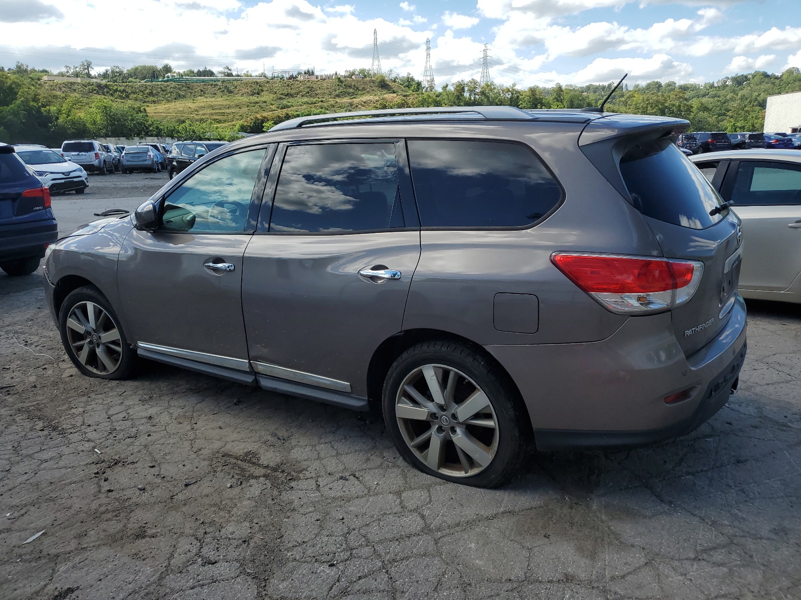 2013 Nissan Pathfinder S vin: 5N1AR2MM5DC622855