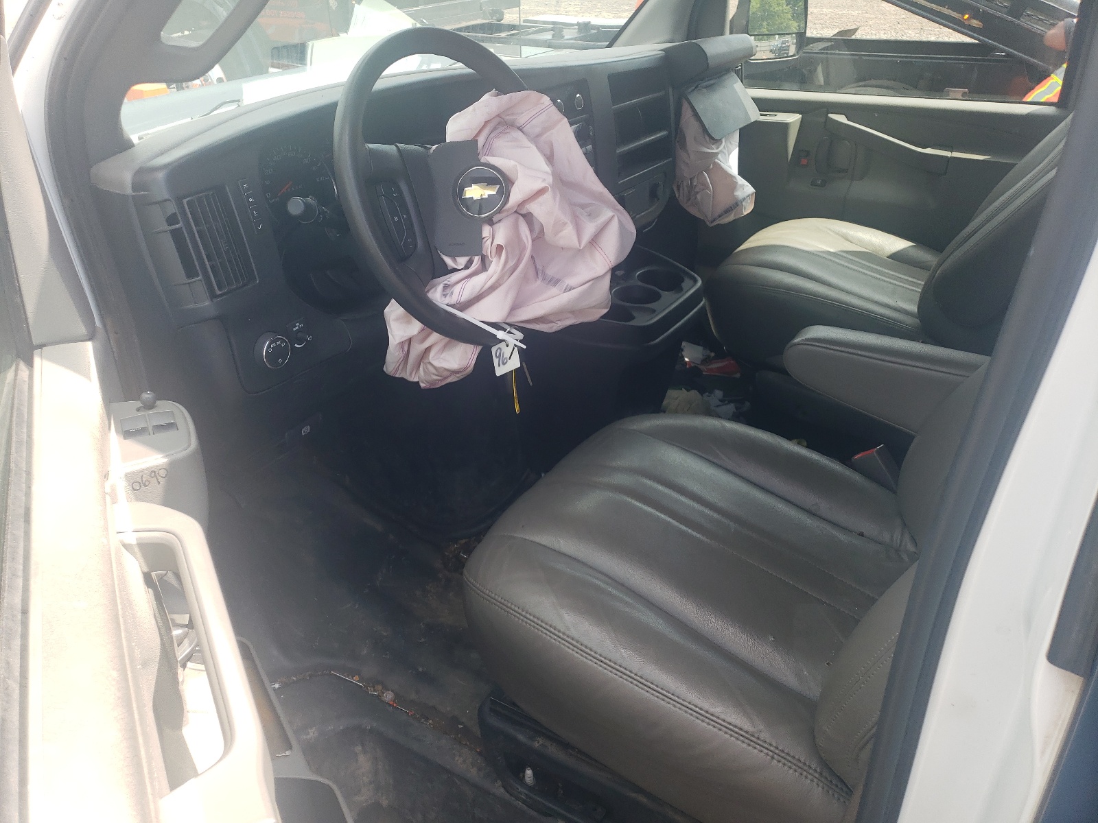 1GAWGEFG7J1224460 2018 Chevrolet Express G2500 Ls