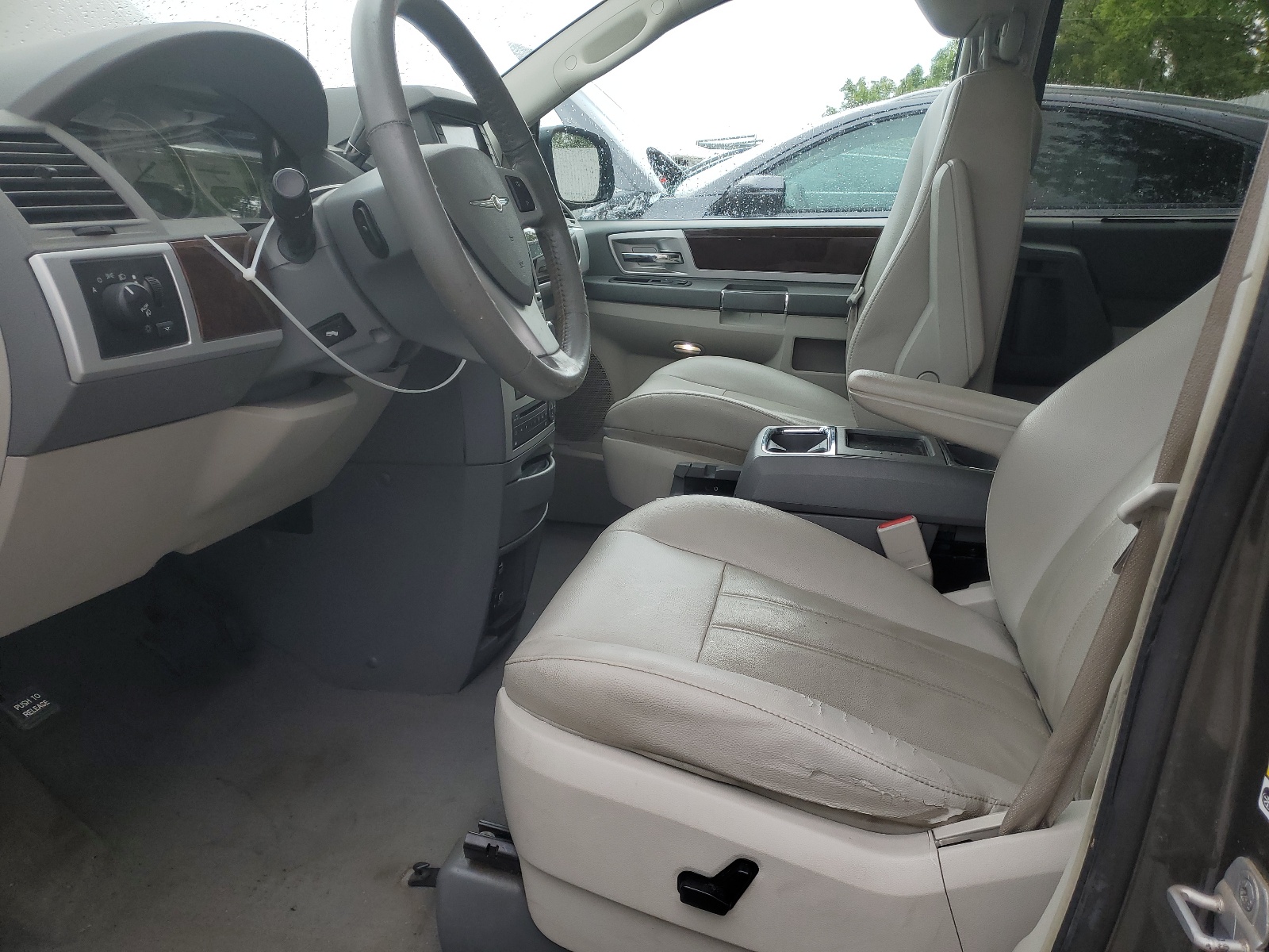 2A4RR5D13AR260536 2010 Chrysler Town & Country Touring