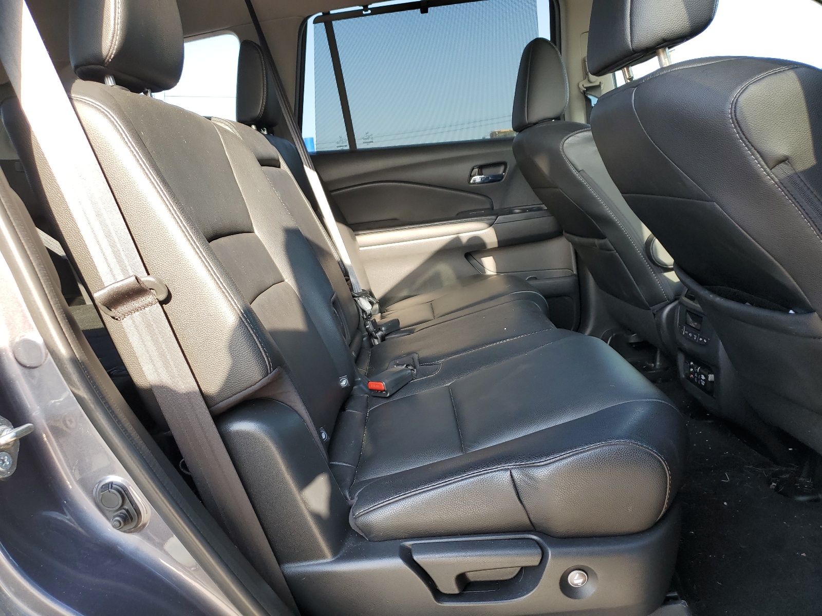 5FNYF5H94HB015812 2017 Honda Pilot Touring