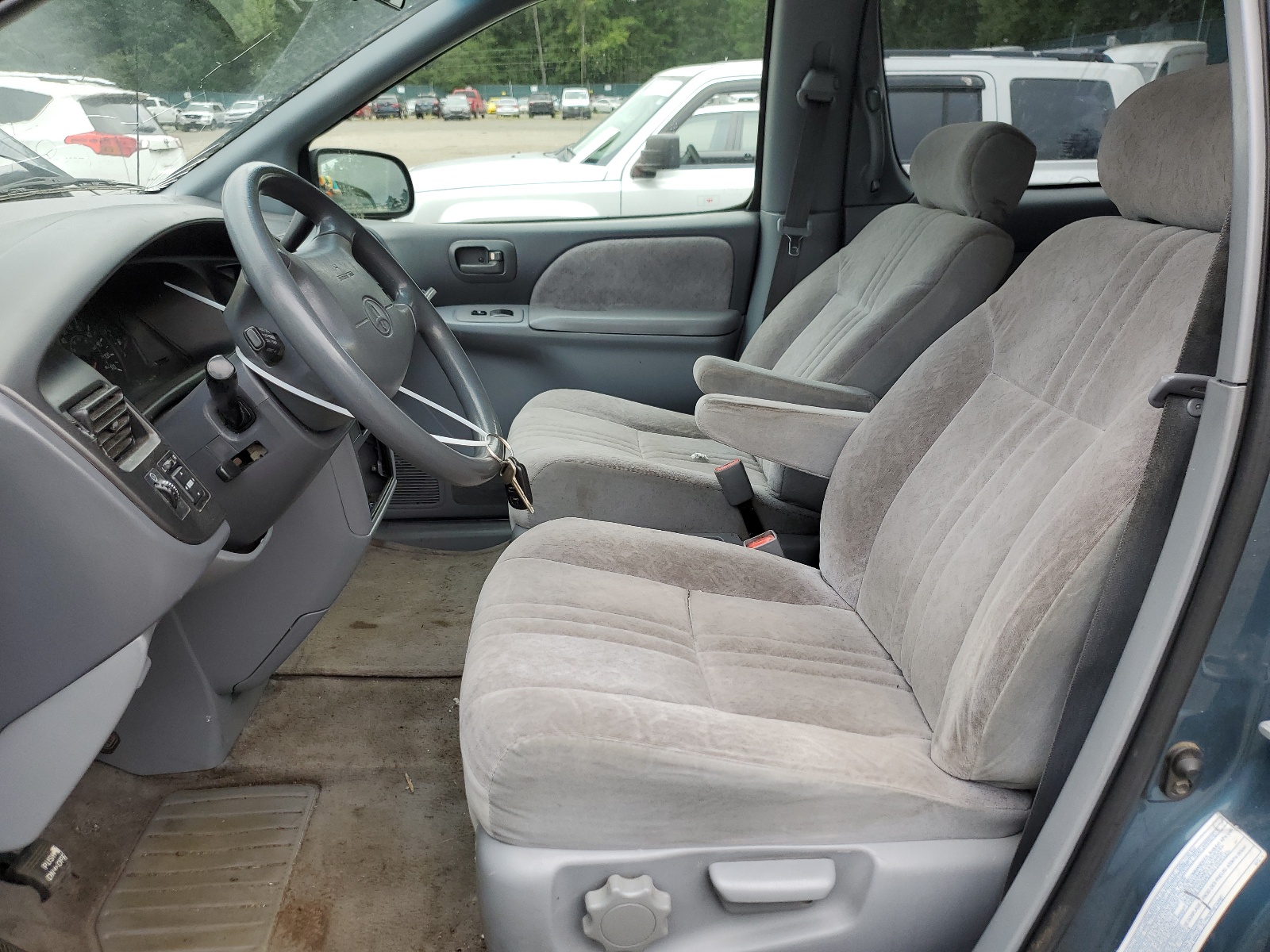 4T3ZF13C4YU308250 2000 Toyota Sienna Le