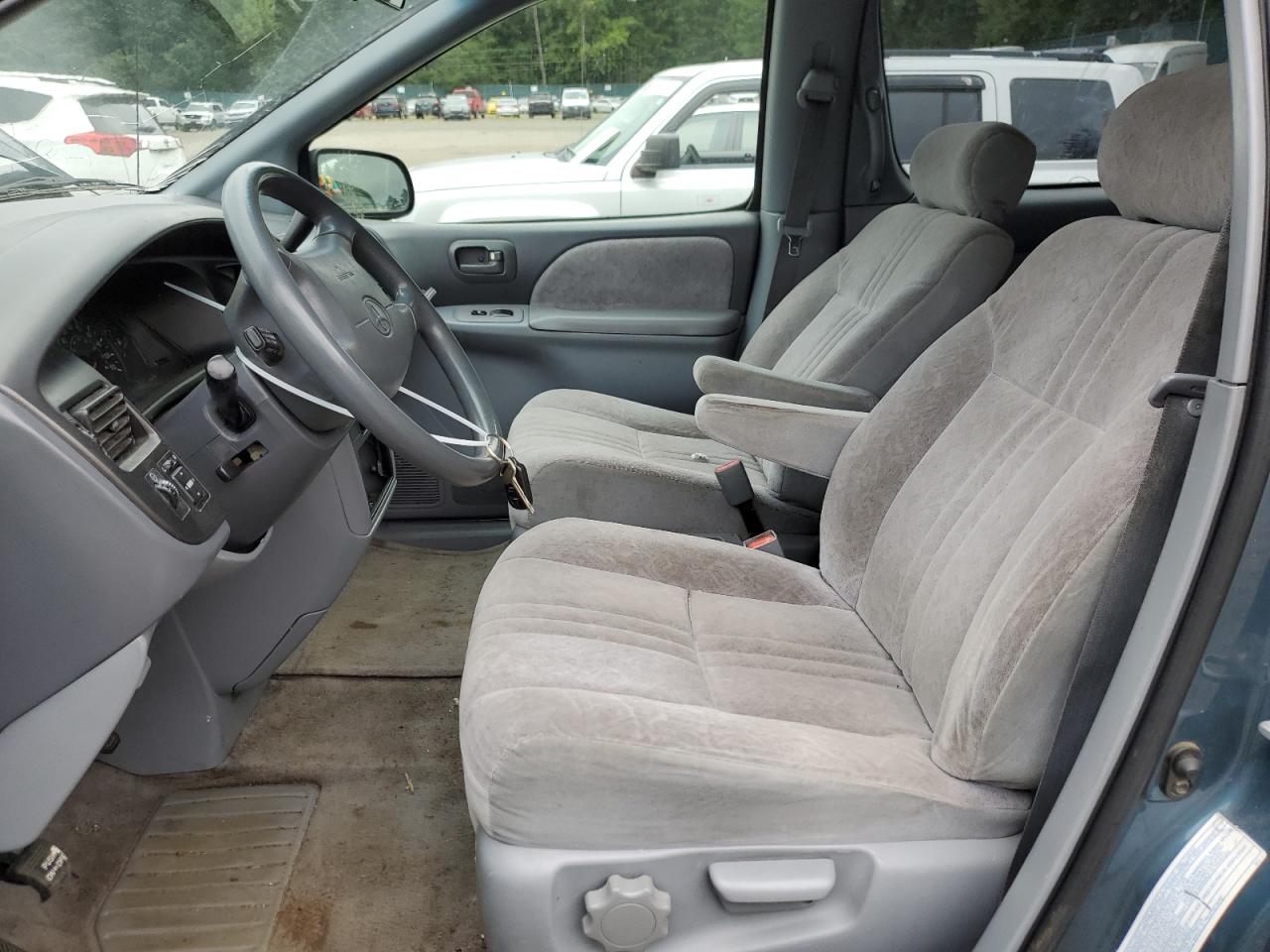 2000 Toyota Sienna Le VIN: 4T3ZF13C4YU308250 Lot: 59782734