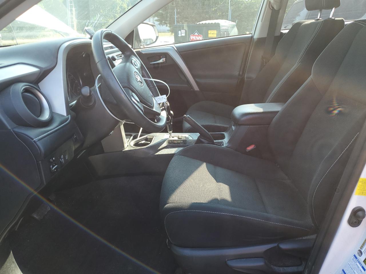 2017 Toyota Rav4 Xle VIN: 2T3RFREV4HW682063 Lot: 62031134