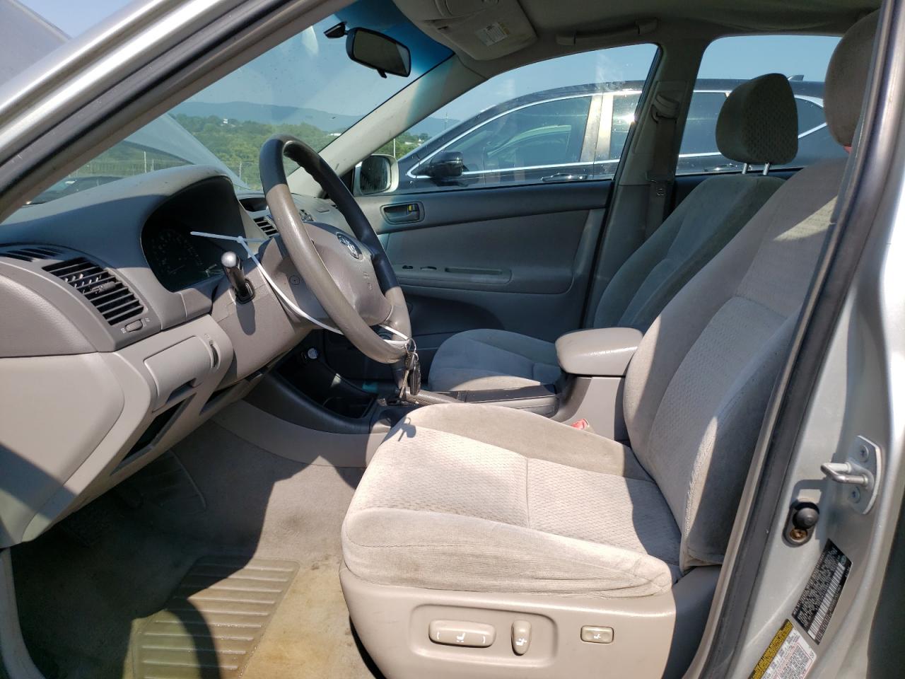 2004 Toyota Camry Le VIN: 4T1BE32K04U888110 Lot: 64886584