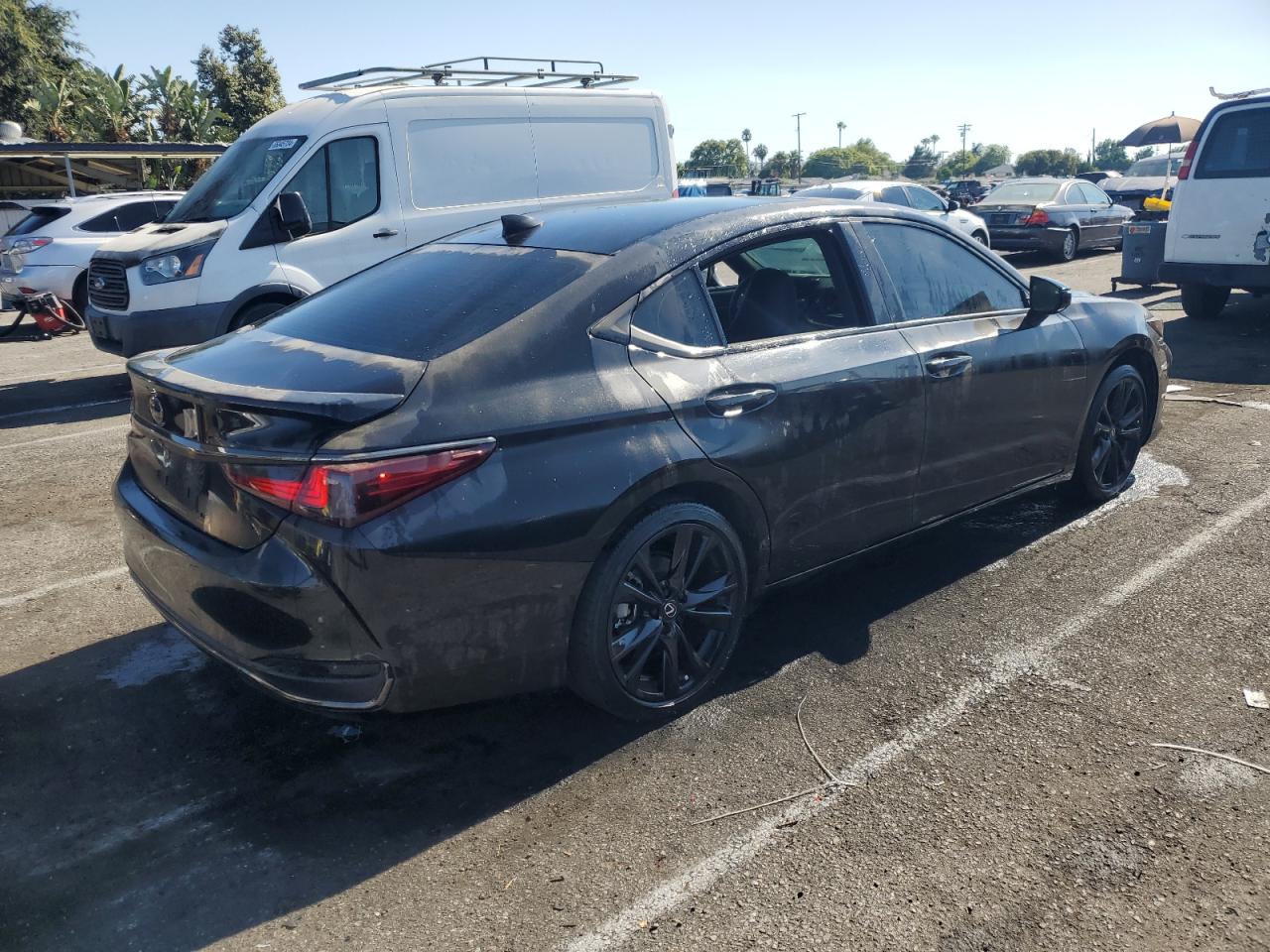 2023 Lexus ES - Image 3