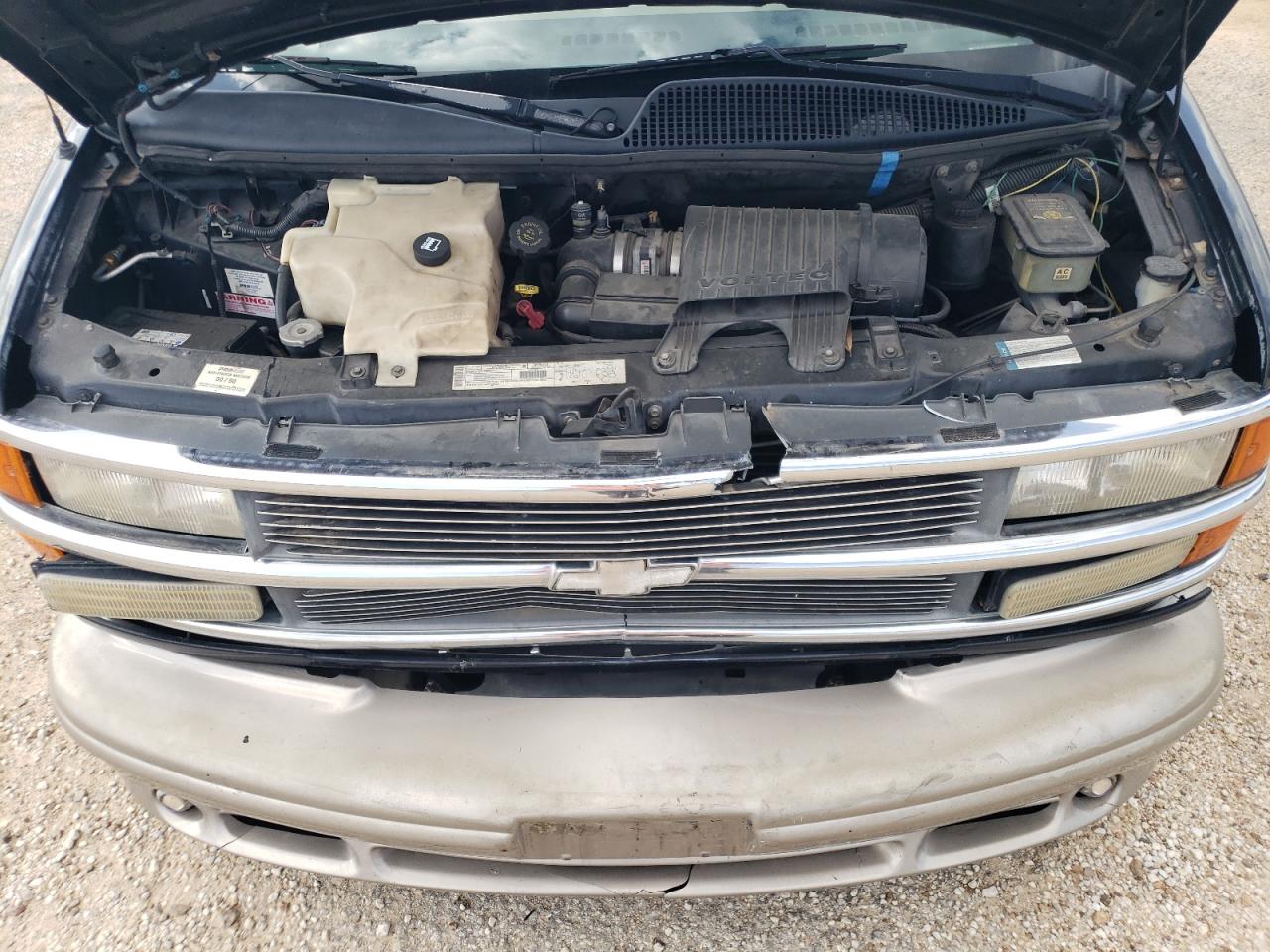 2001 Chevrolet Express - Image 12